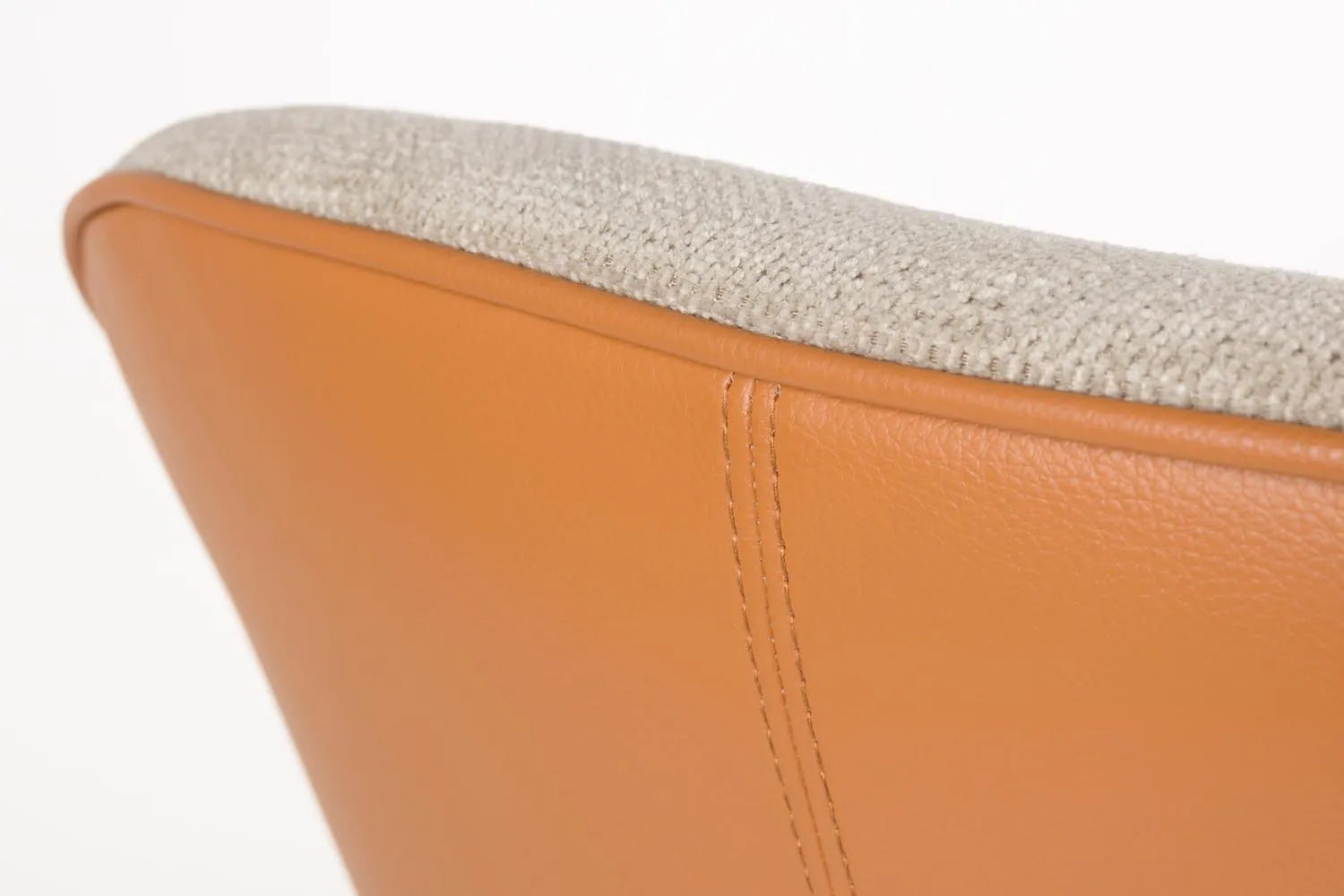 Loungesessel Duke: Eleganz und Bequemlichkeit für Ihr Zuhause.