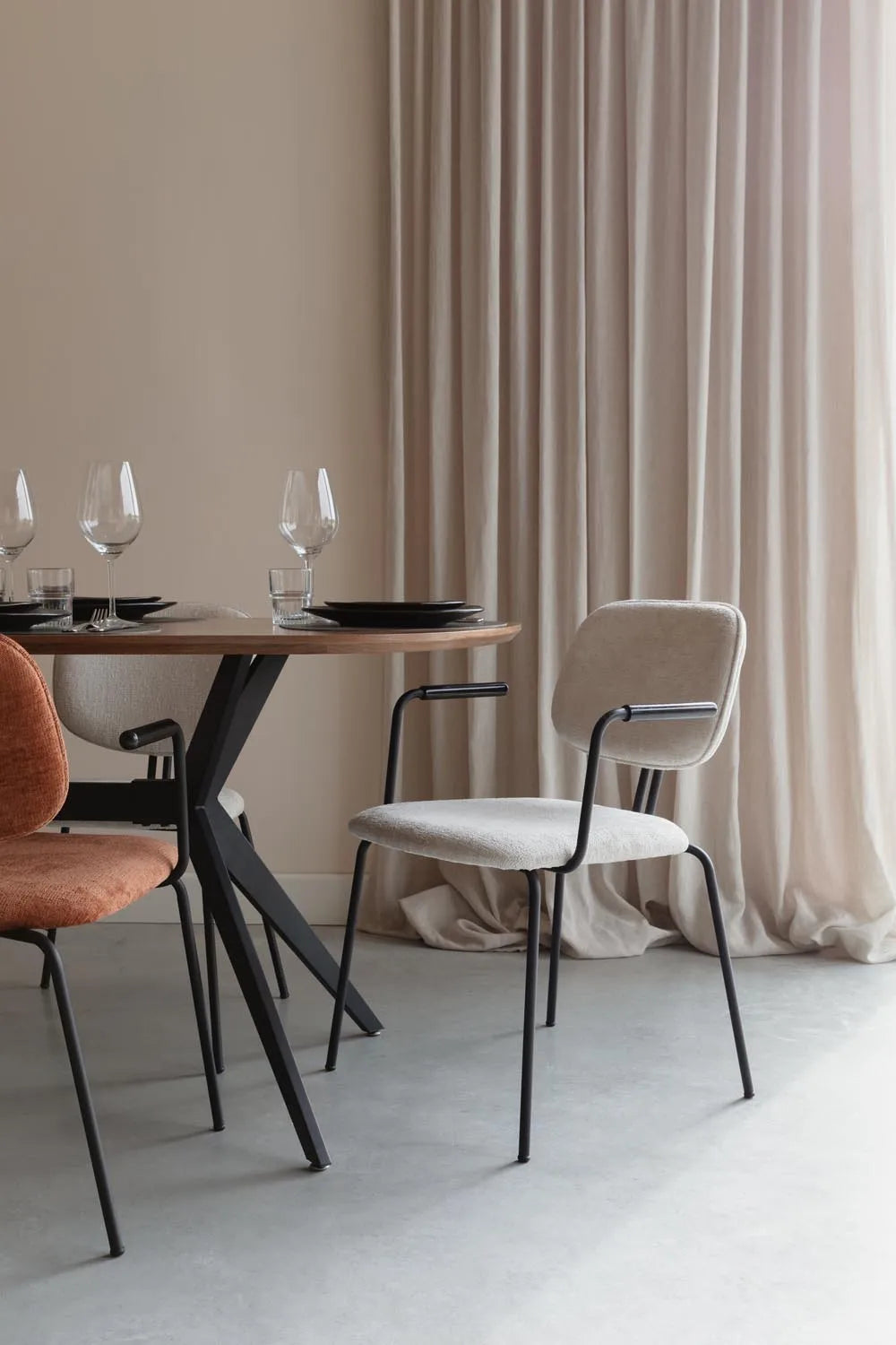 Eleganter Bouton Stuhl in Off-White von White Label Living.