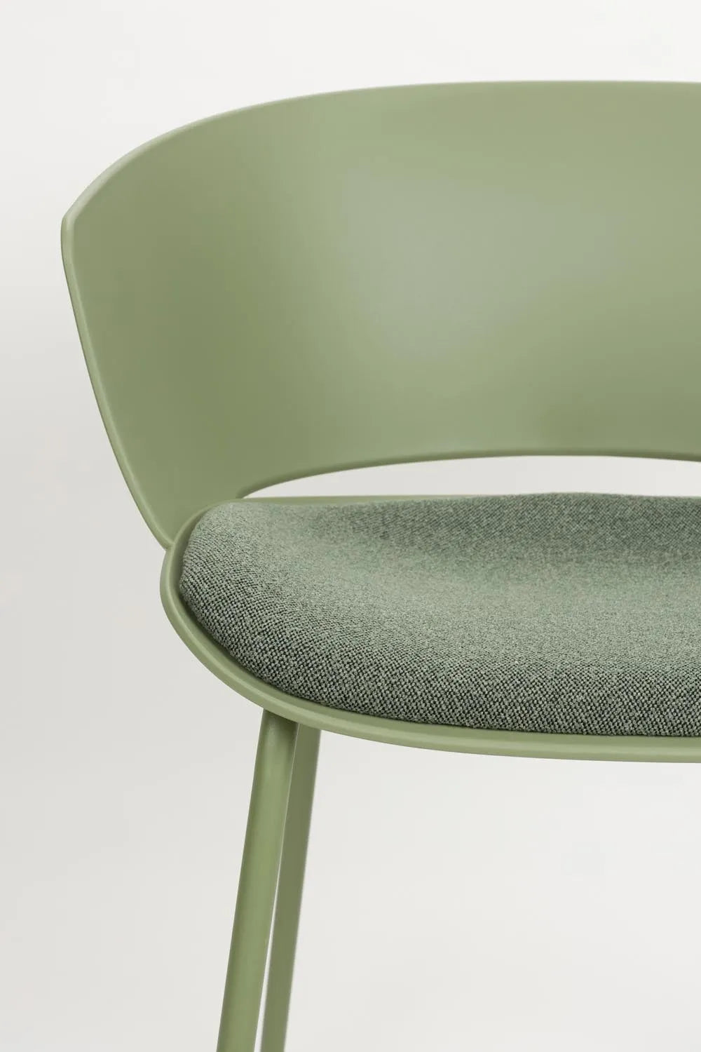Stuhl Jessica Green: Nachhaltiger Chic für modernes Wohnen.