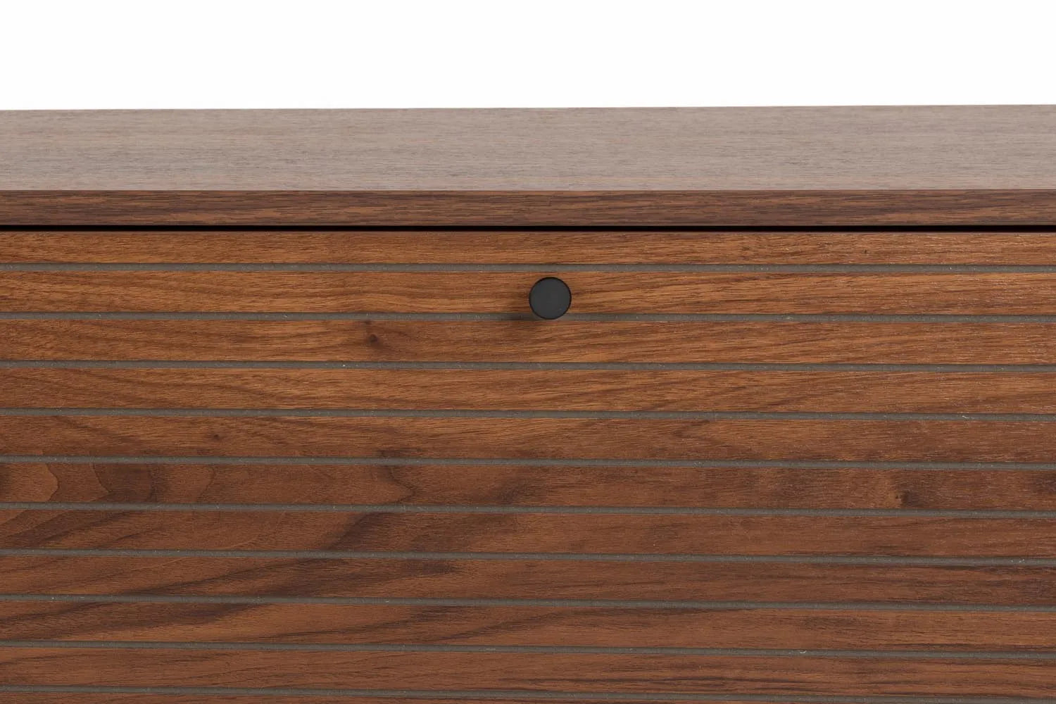 Modernes Sideboard mit Streifen, ideal für stilvolle Einrichtungen.