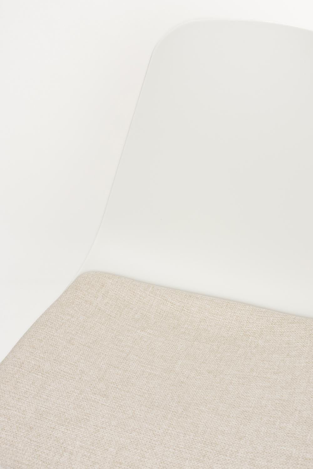 Moderner Stuhl Jeffrey White: Perfekte Ergänzung für jedes Zuhause.