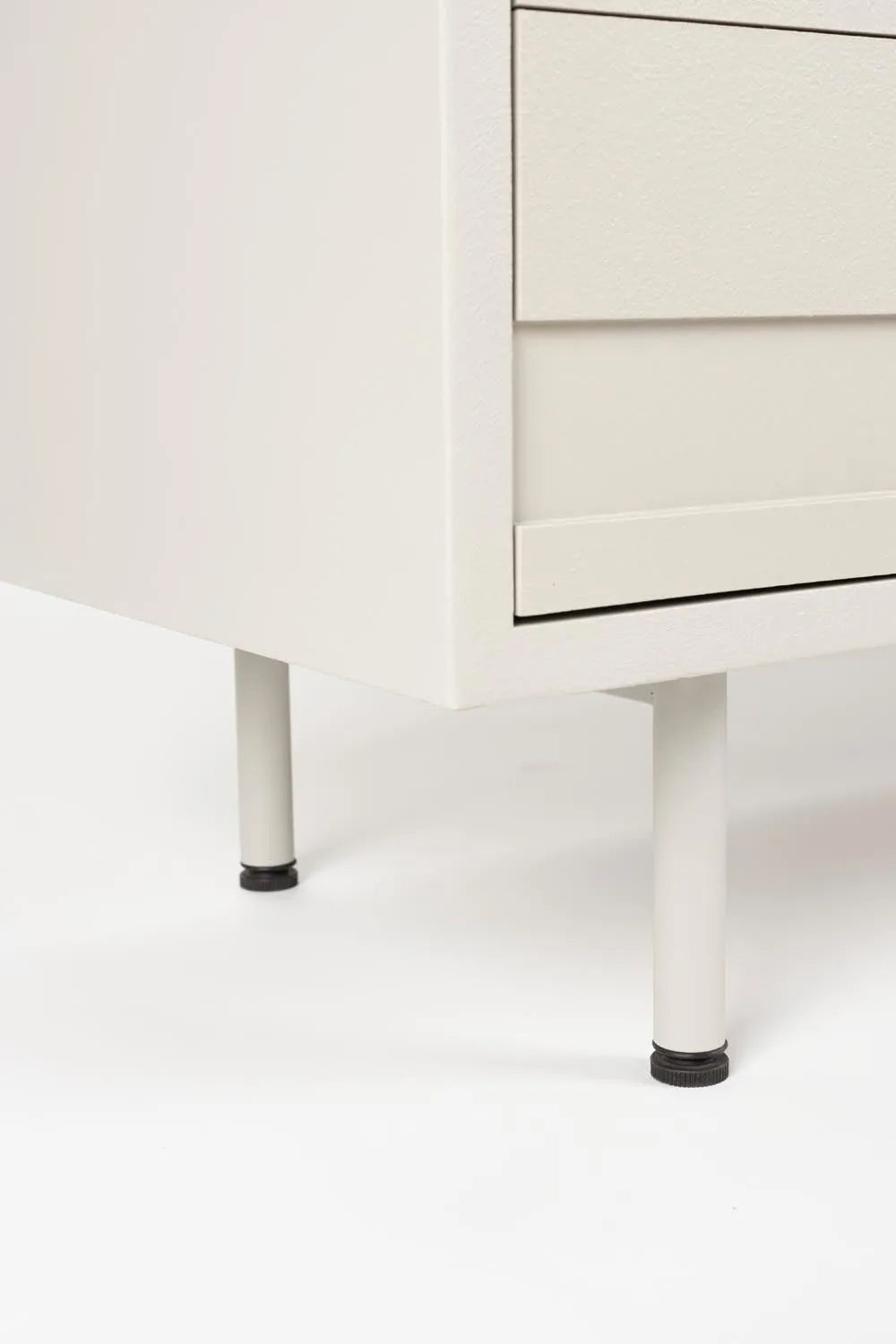 Stilvolles Sideboard Funk: Modernes Design mit praktischen Details.