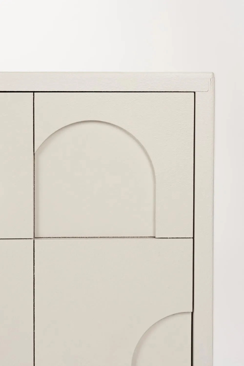 Elegantes Sideboard Funk: Funktionalität trifft auf modernes Flair.