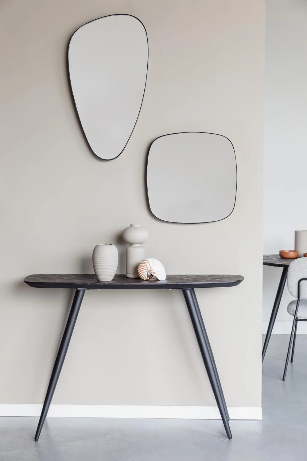 Konsolentisch „Webster“: Modernes Design aus recyceltem Teakholz.