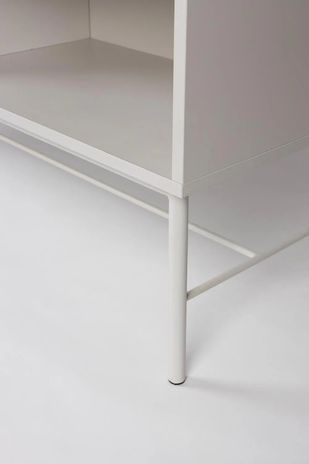 Elegantes Cayo High Sideboard von White Label Living für modernes Wohnen.