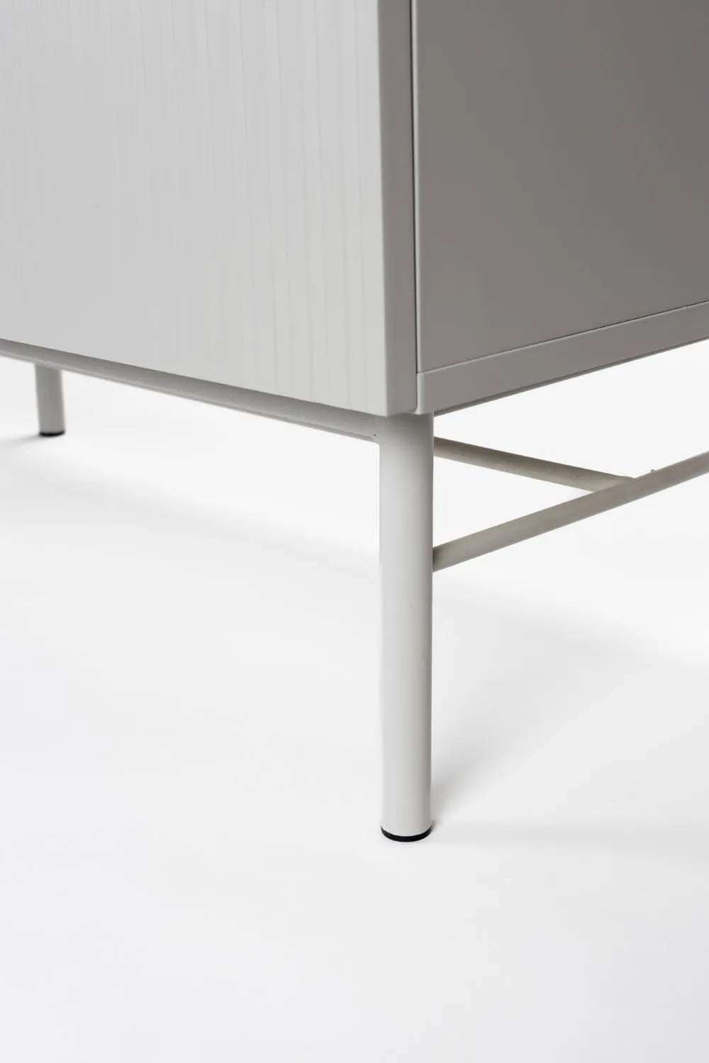 Elegantes Cayo Low Sideboard von White Label Living für zeitlose Räume.
