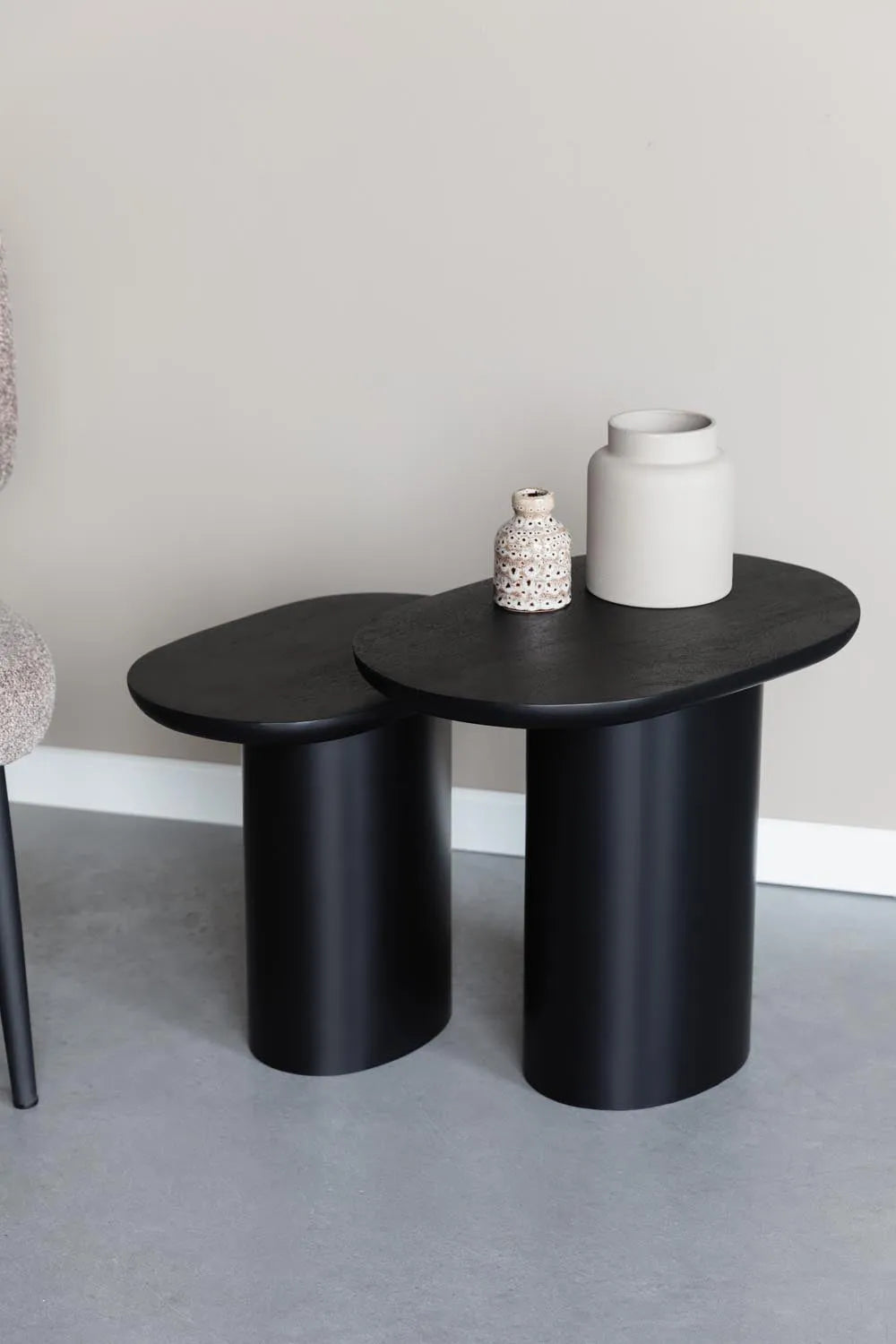 Bela Beistelltisch-Set: Zeitloses Design für stilvolle Räume.