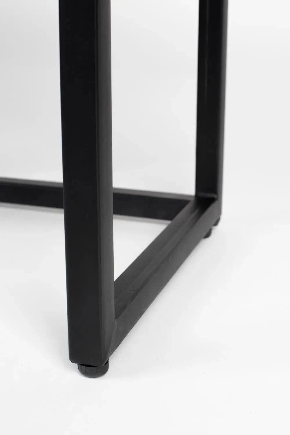 Eleganter Webster Tisch: Teak & Metall, vielseitig & zeitlos.