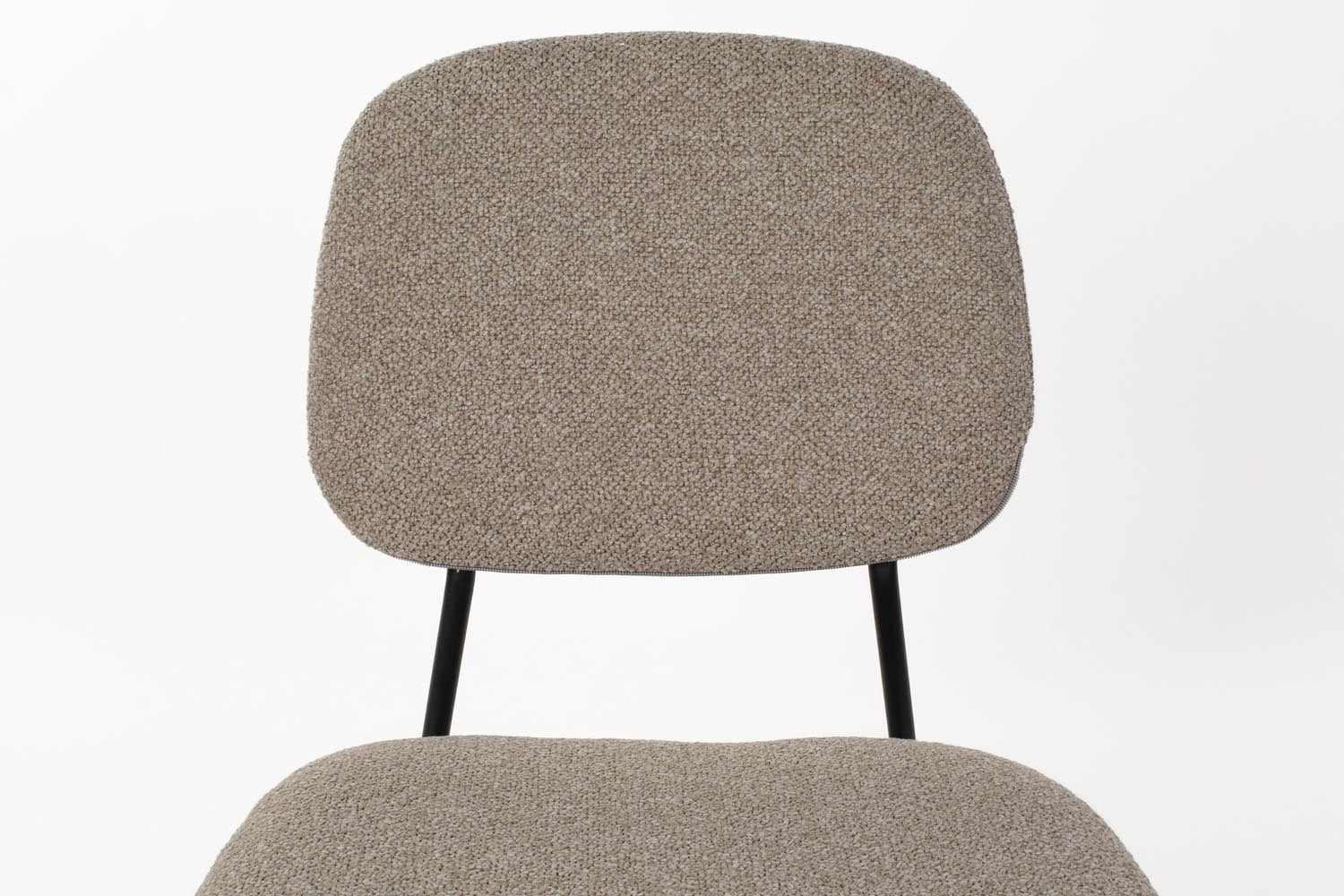 Roos Stuhl Warm Beige: Zeitloses Design für stilvolle Wohnräume.