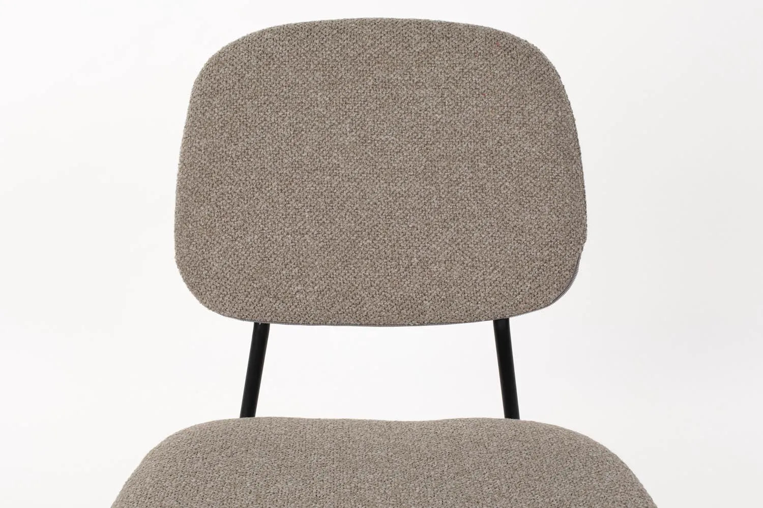 Roos Stuhl Warm Beige: Zeitloses Design für stilvolle Wohnräume.