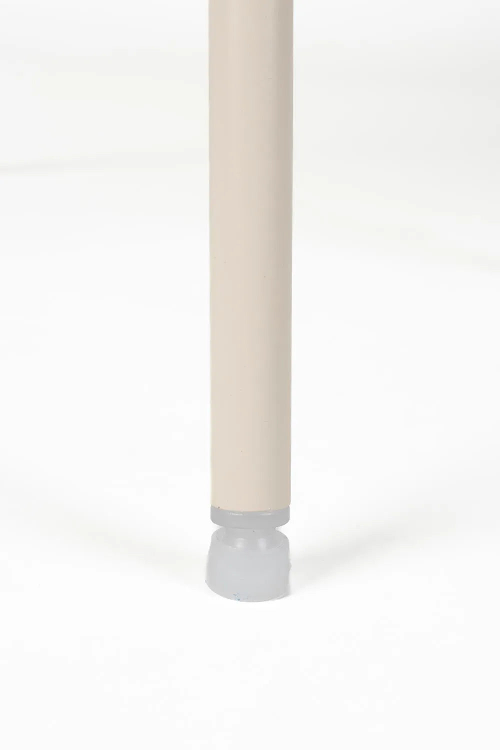 Stuhl Marion Off White: Zeitloses Design mit weichem Bouclé-Bezug.