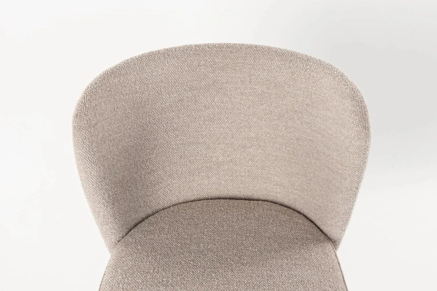 Guus Stuhl Beige: Modernes Design trifft auf bequemen Sitzkomfort.