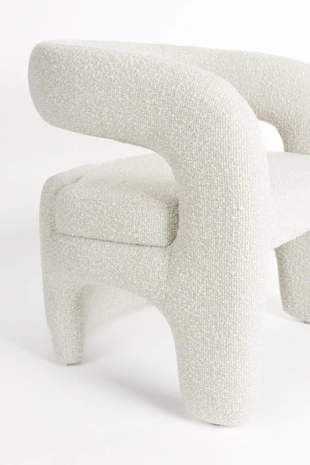 Loungesessel Nova: Eleganz trifft auf modernen Wohnkomfort.