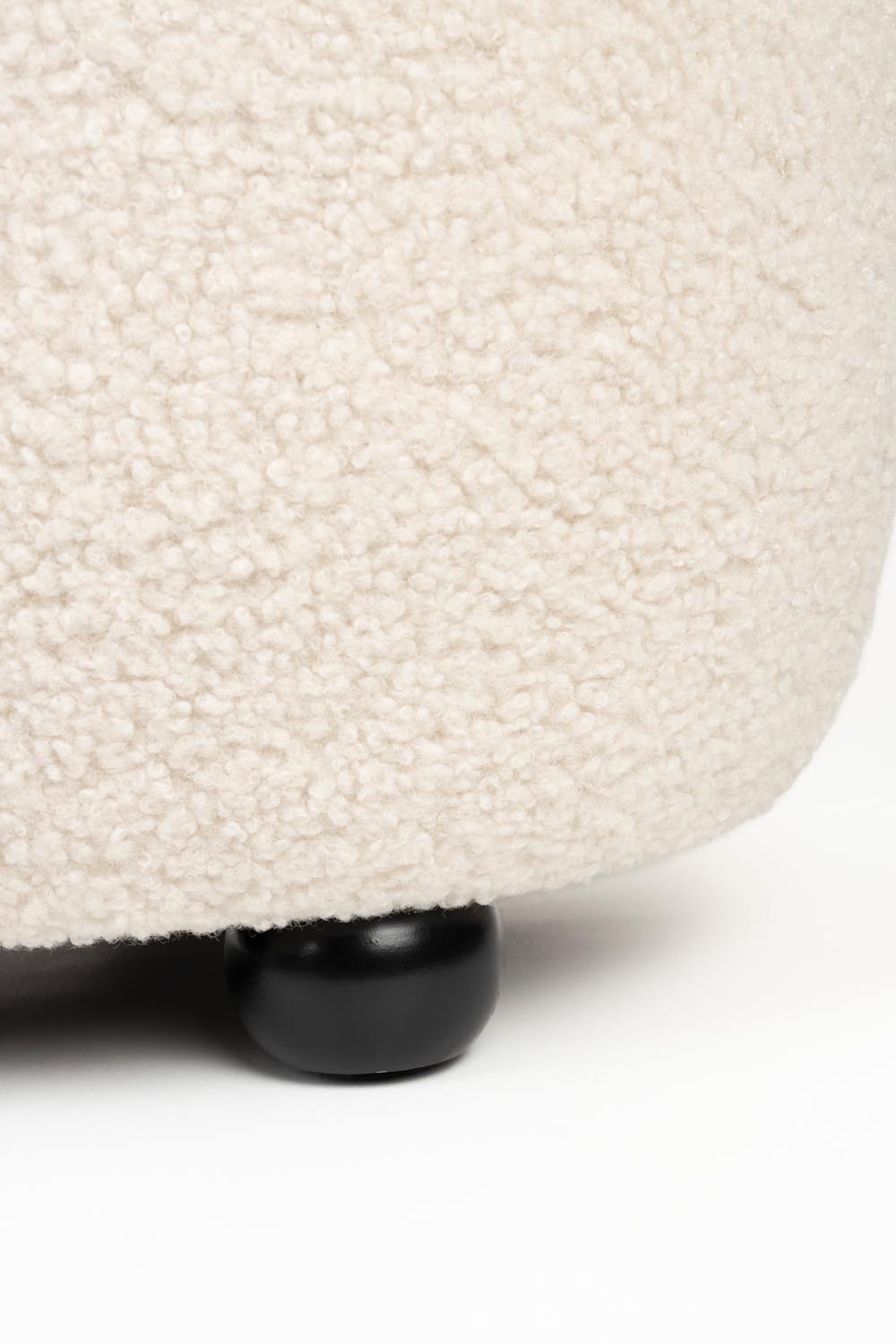 Stilvoller Hocker Noxx: Funktionalität und Design in Harmonie.