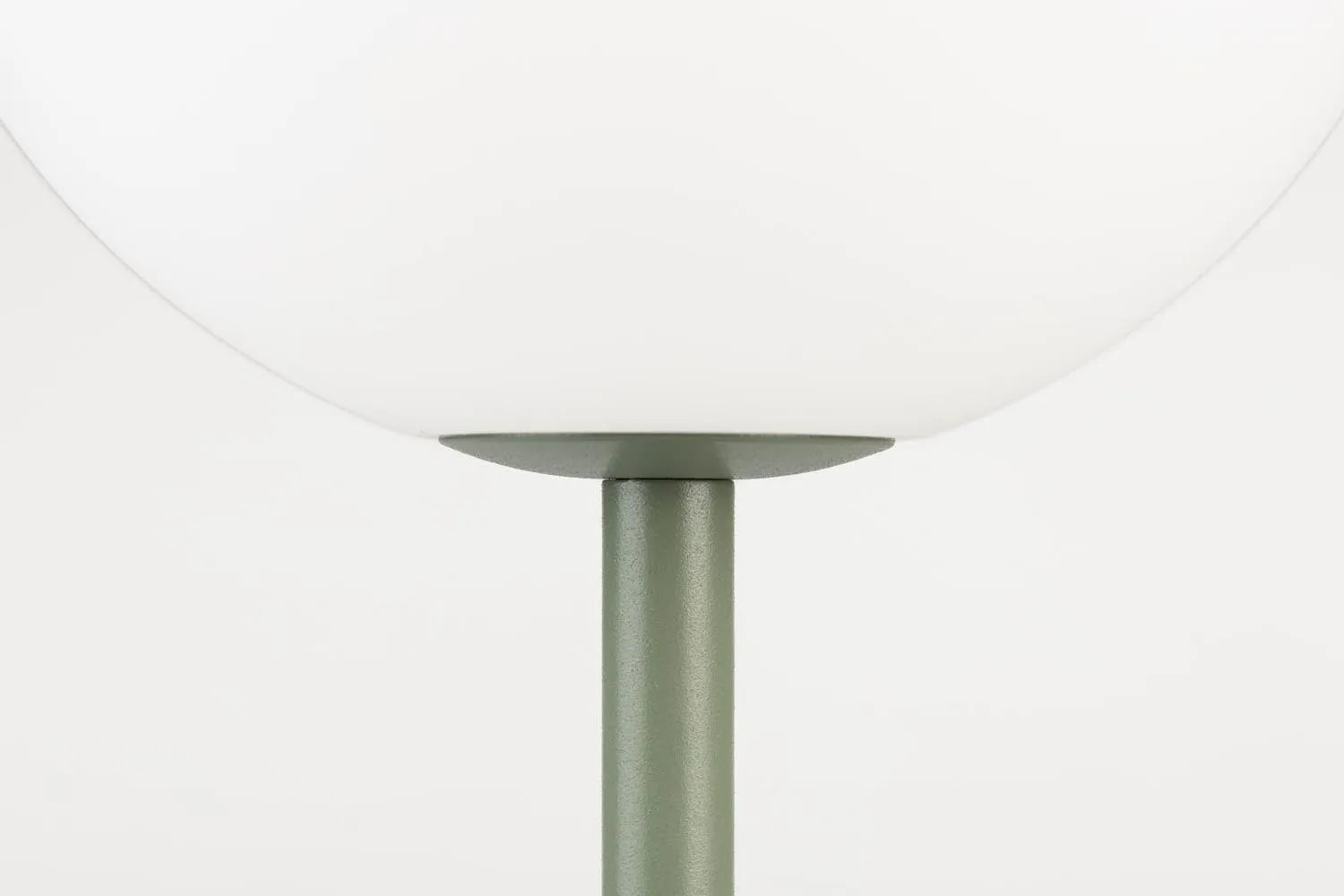Elegante Tischlampe in Grün von White Label Living – ideal für stilvolle Akzente im Büro oder Wohnzimmer.