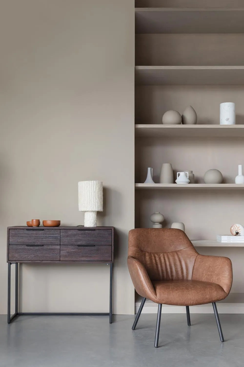 Eleganter Webster Schrank S aus hochwertigem Teakholz von White Label.