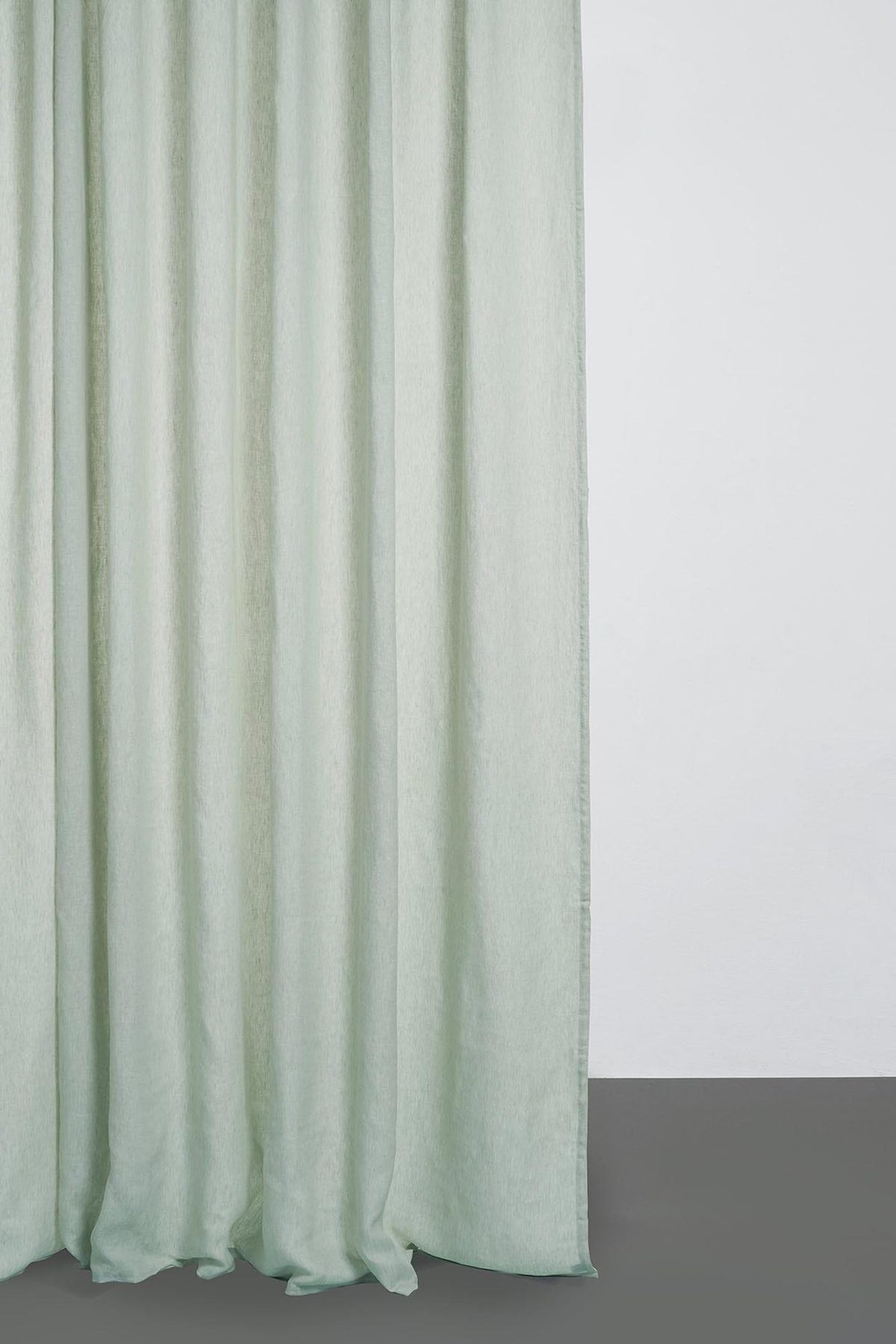 Two Tone Vorhang Stonewashed in Mint präsentiert im Onlineshop von KAQTU Design AG. Vorhang ist von ZigZagZurich