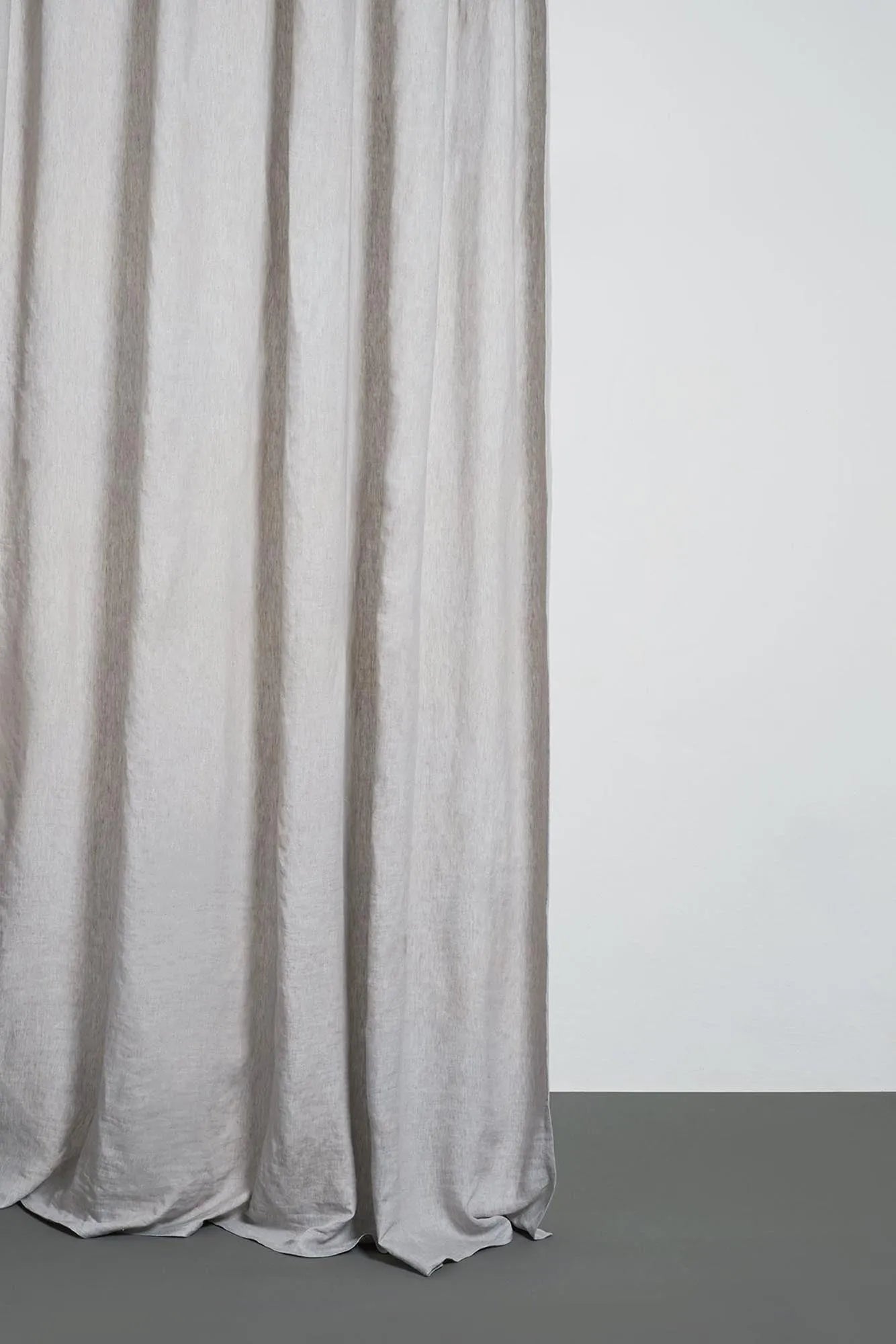 ZigZagZurich Vorhang: Zweifarbiger Stonewashed-Look für modernes Flair.