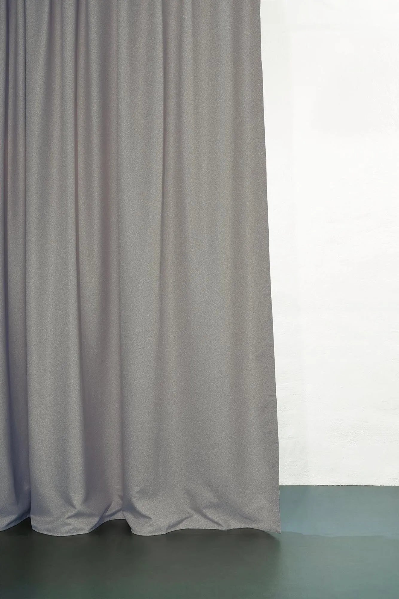 Hangover Dimout Vorhang von ZigZagZurich: Modernes Design & Funktion.