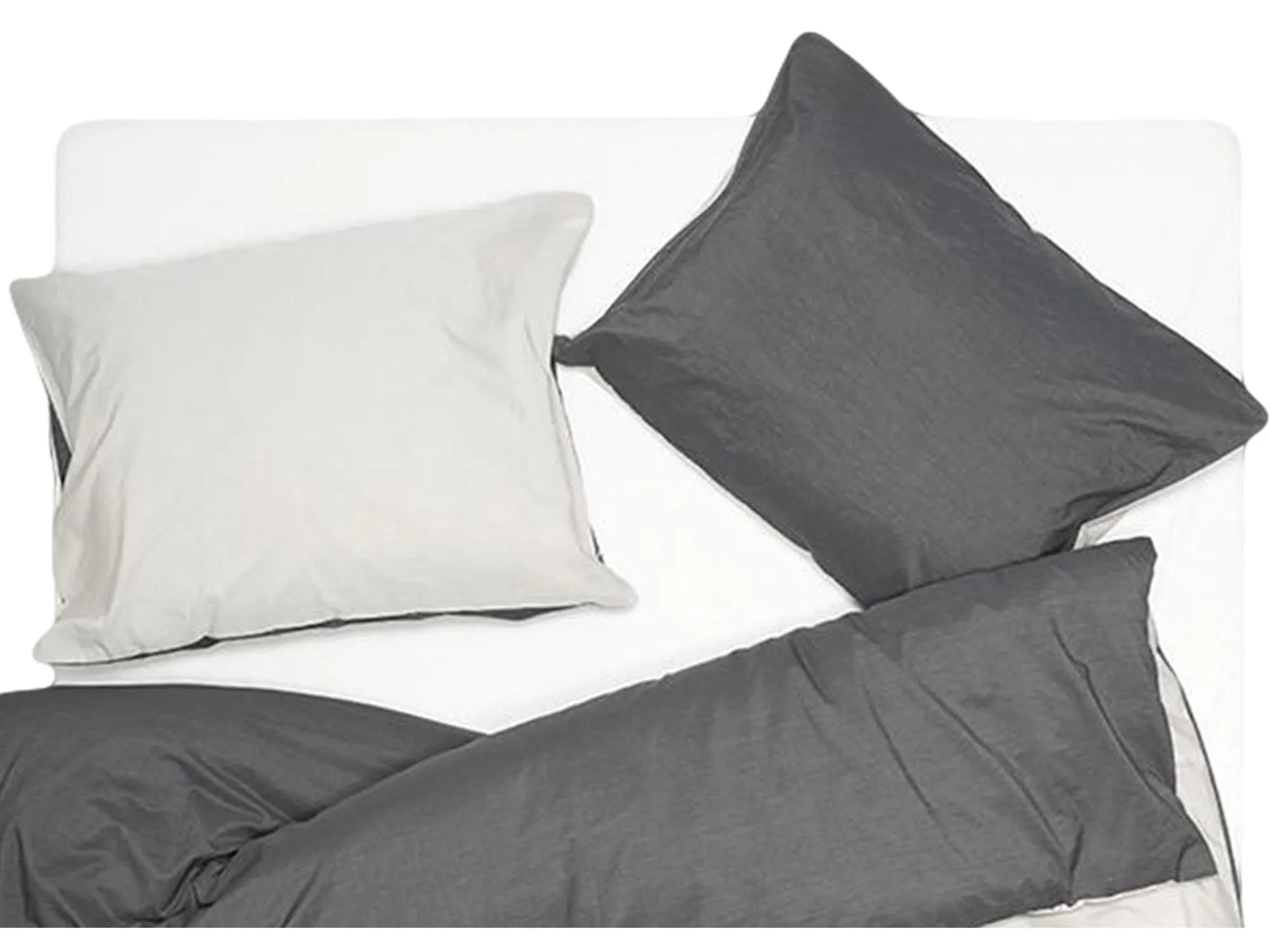 ZigZagZurich: Eleganter Kissenbezug im zeitlosen Two-Tone-Look.