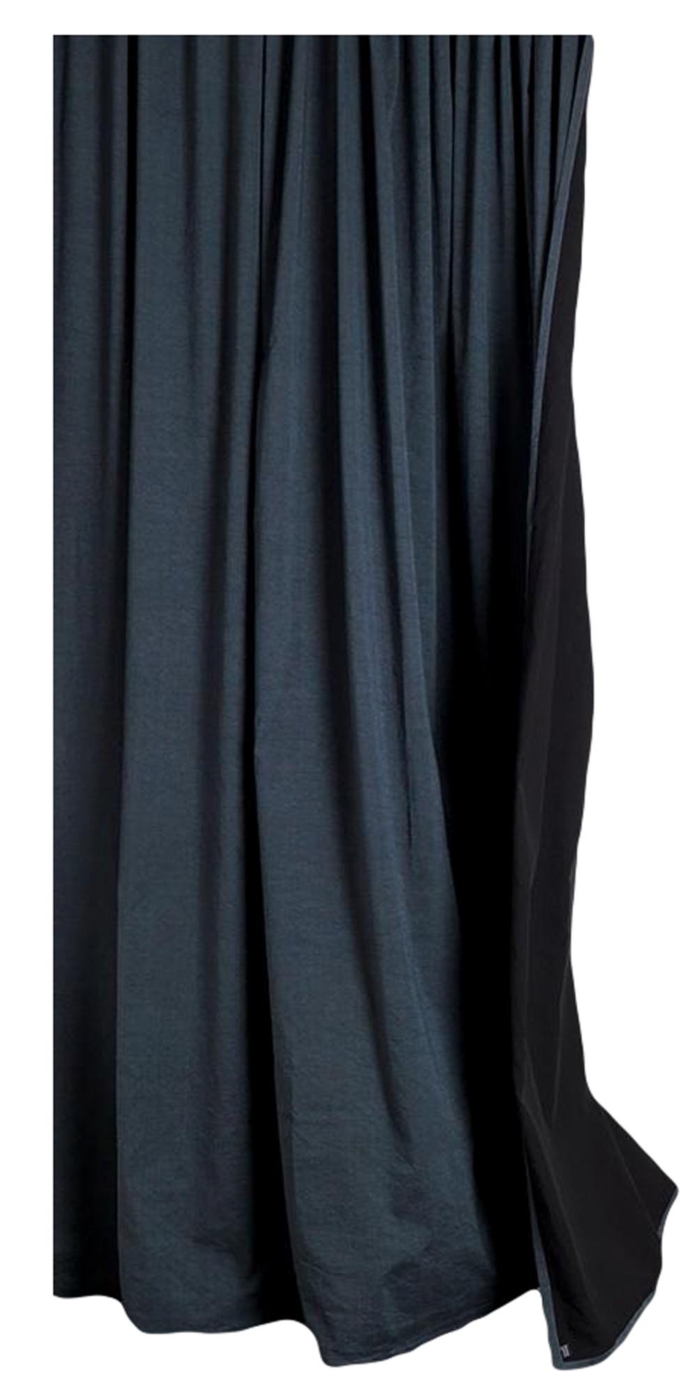 Baumwollvorhang Belize in Schwarz / Blau präsentiert im Onlineshop von KAQTU Design AG. Vorhang ist von ZigZagZurich