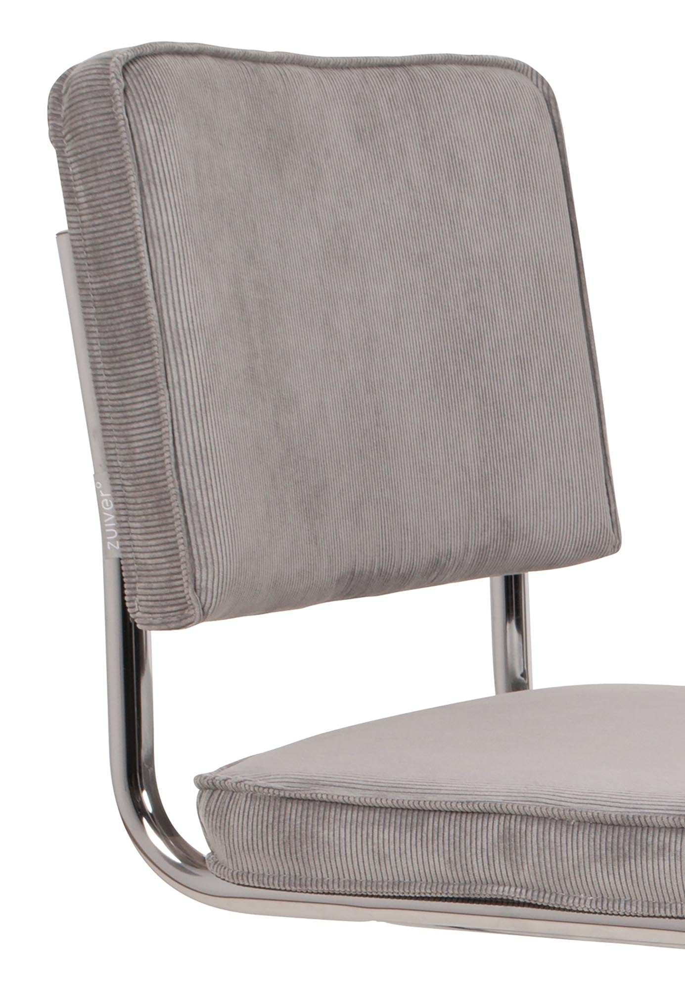 Der Zuiver Ridge Stuhl begeistert mit modernem Design und hervorragendem Sitzkomfort – perfekt für jedes Zuhause.
