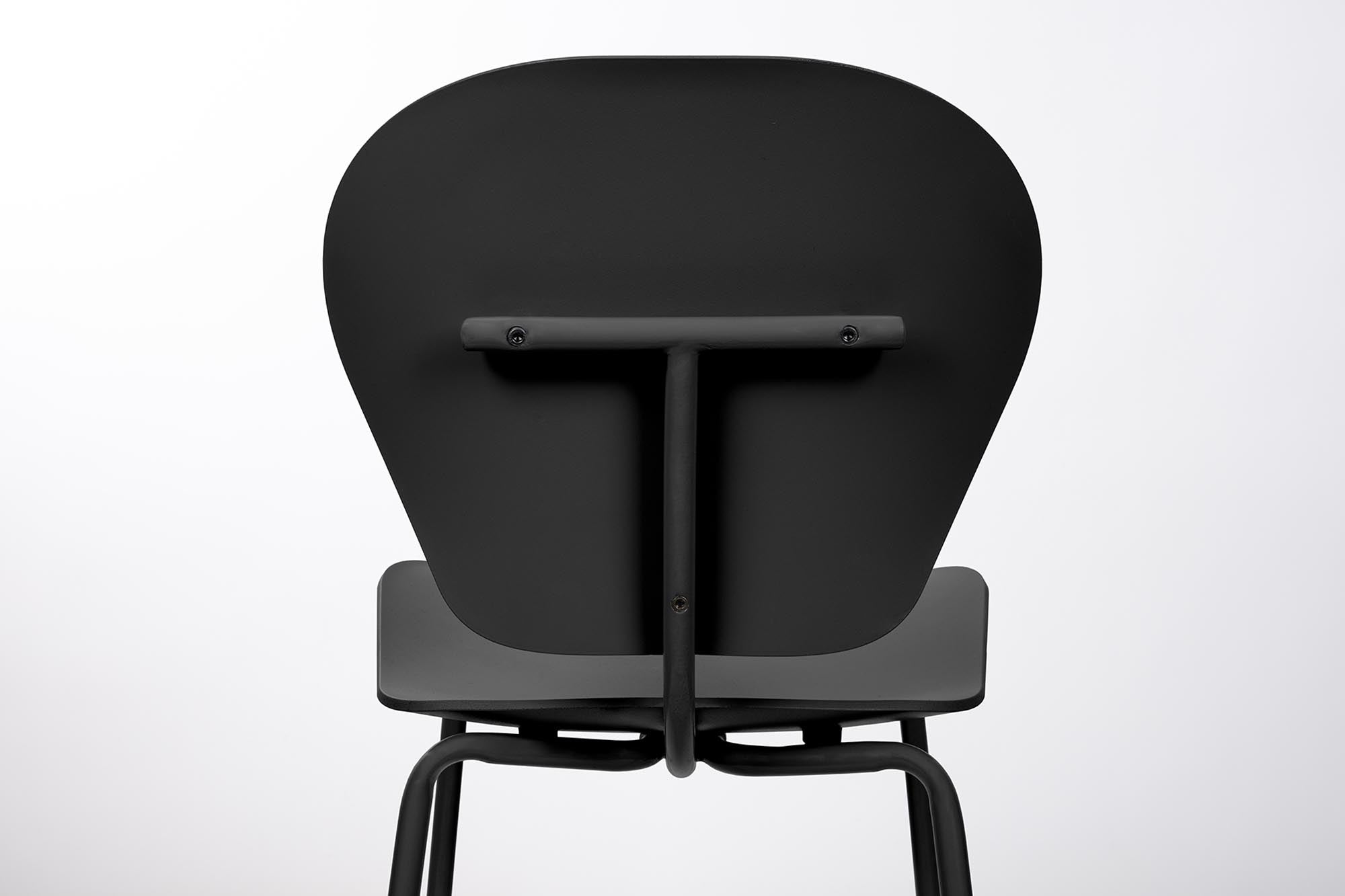 Erleben Sie den Stuhl The Ocean von Zuiver: Modernes Design, umweltfreundliche Materialien und ergonomischer Komfort für Ihr Zuhause.
