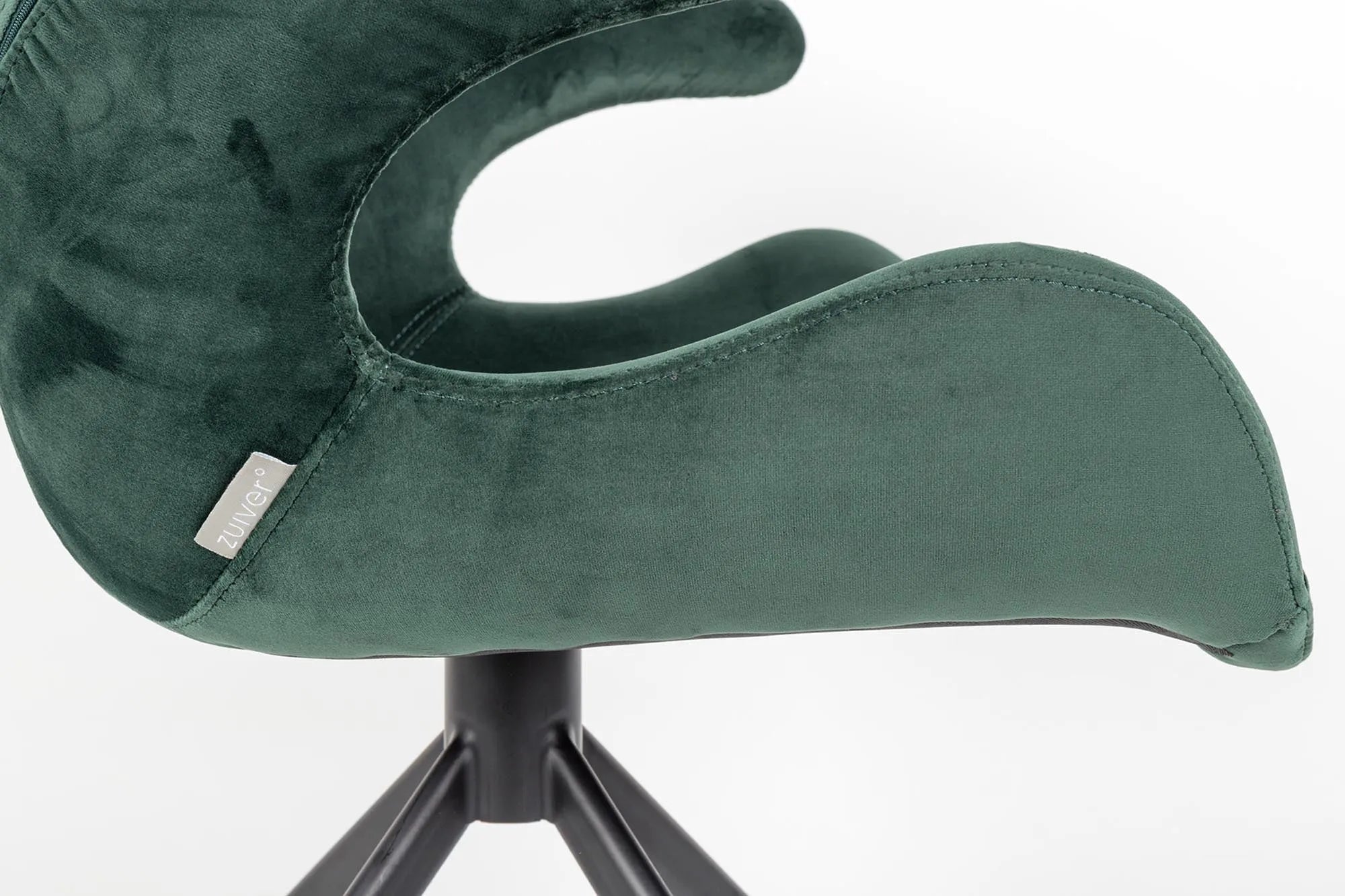 Eleganter Armlehnstuhl Mia von Zuiver: Perfekt für zeitgemäßes Interieur.