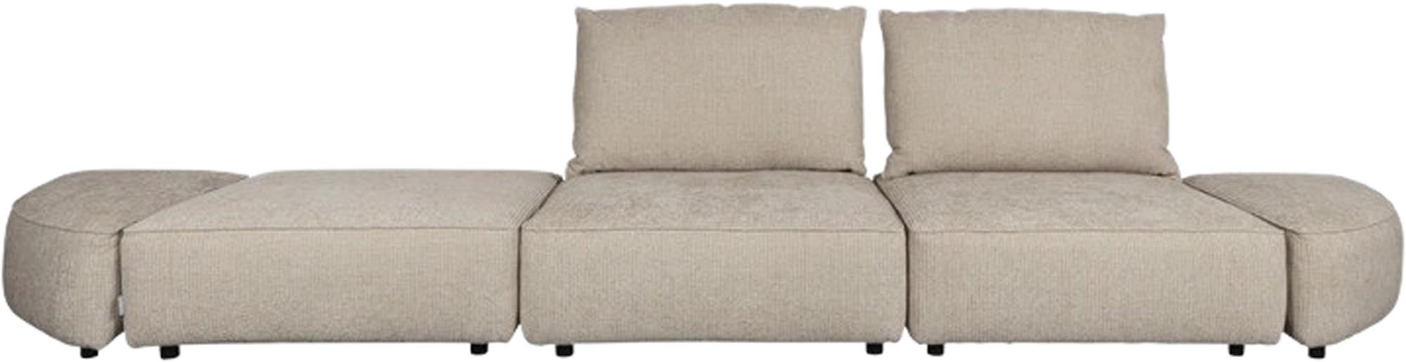 Erleben Sie das elegante 4.5-Sitzer Sofa Hunter von Zuiver – perfekt für stilvolle Wohnräume und entspannte Stunden mit Freunden.