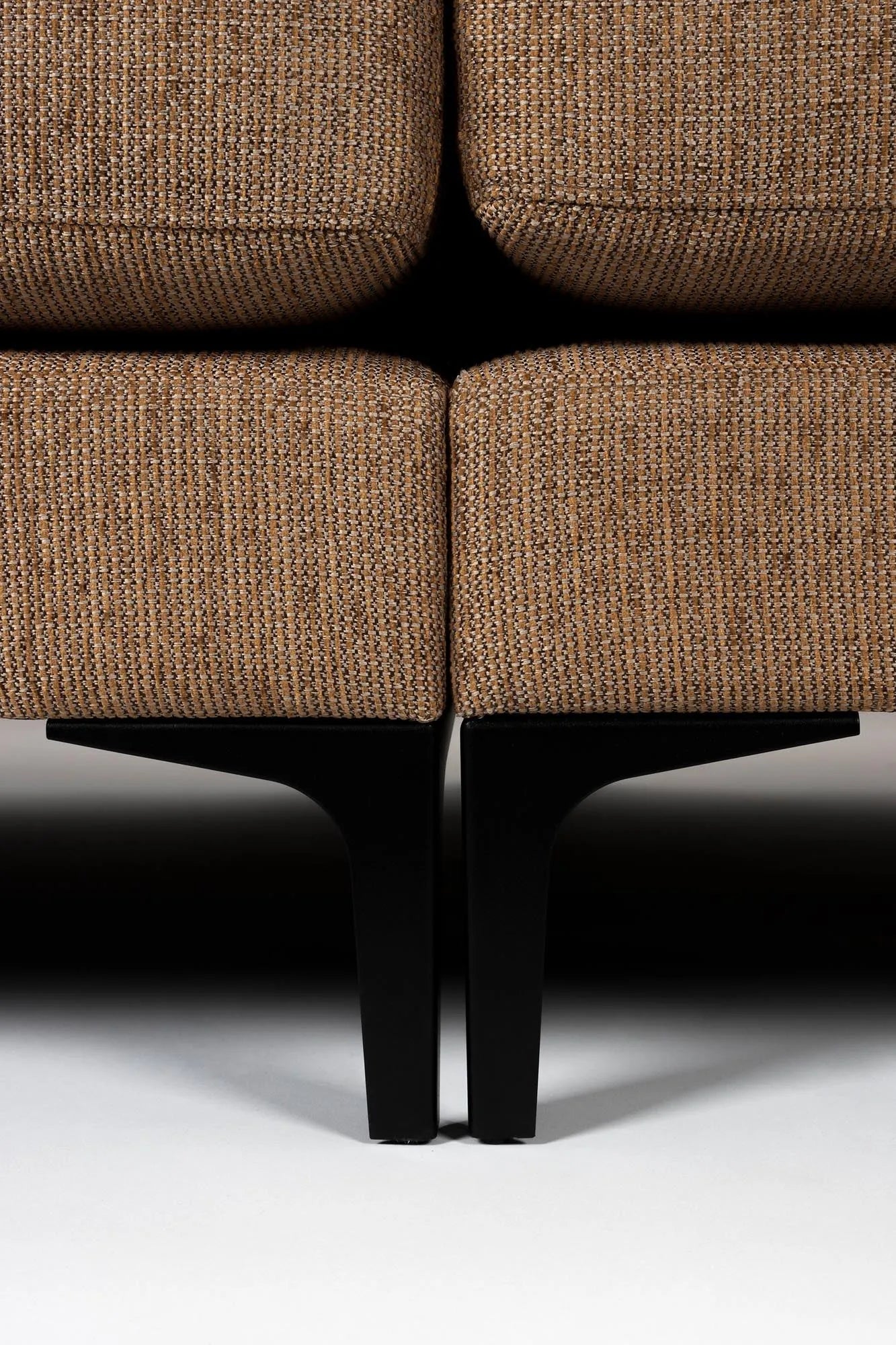 Zuiver Balcony Sofa: Komfort und Design für Ihren Außenbereich.