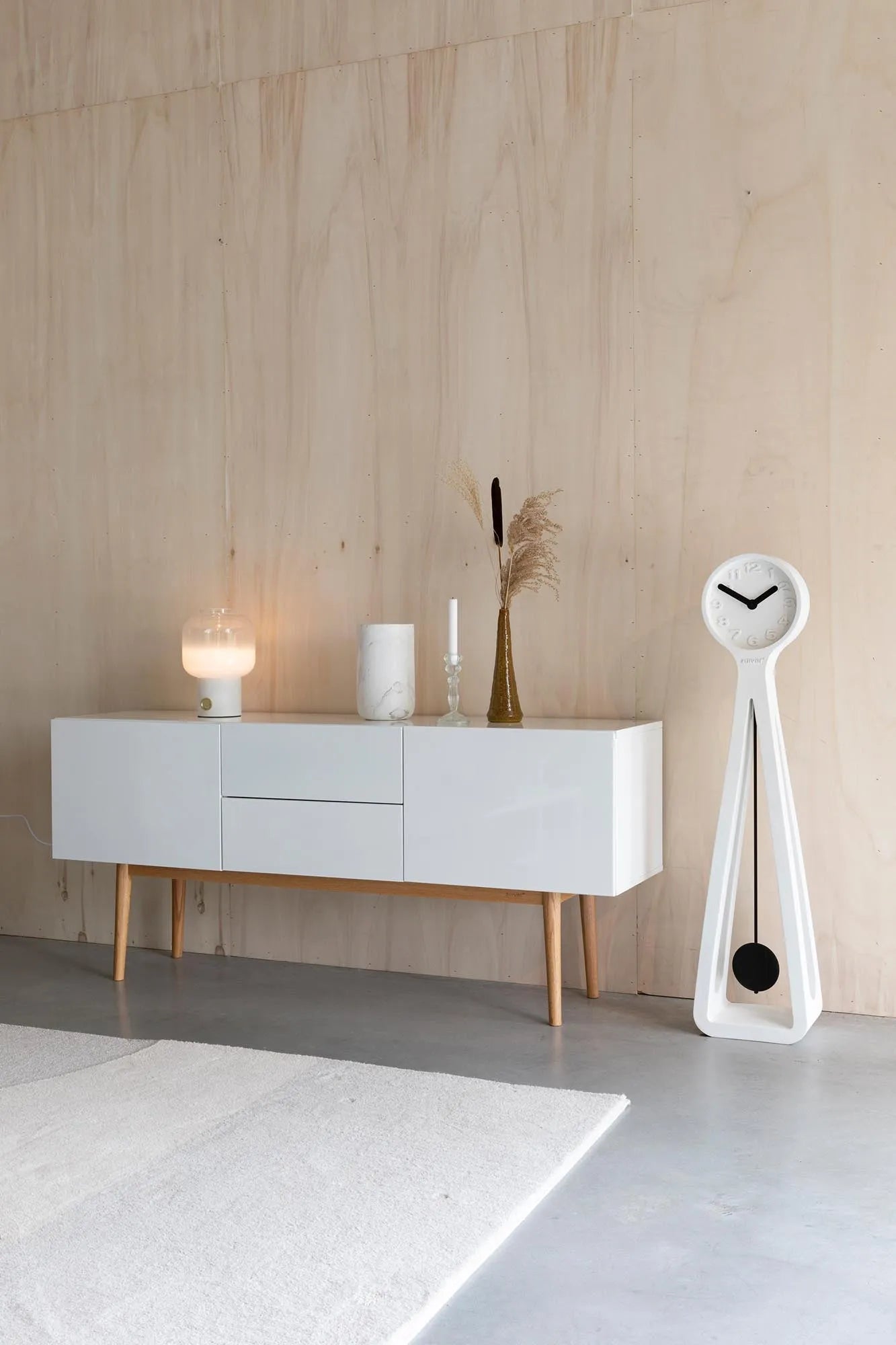 Stilvolles Zuiver Sideboard aus Eiche mit modernem skandinavischem Touch.