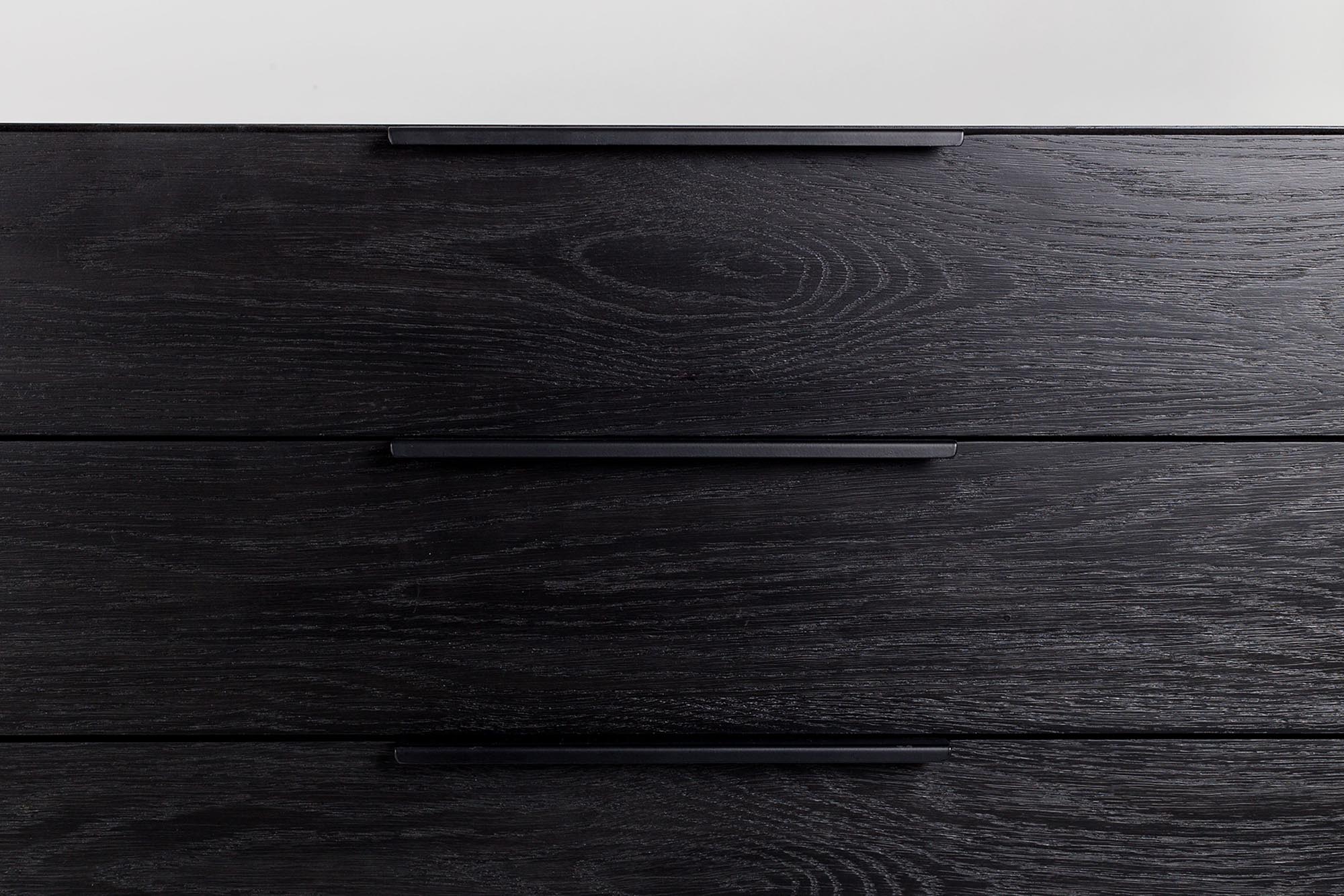 Stilvolles Sideboard Travis von Zuiver: Design trifft auf Funktion.
