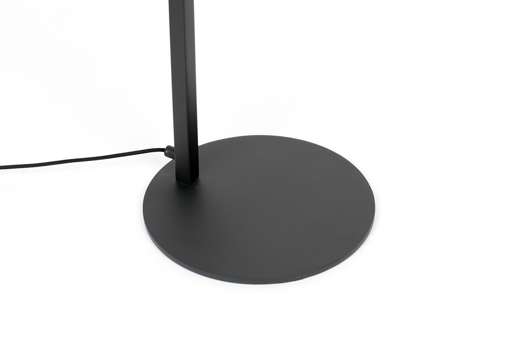 Stehleuchte Lub von Zuiver: Elegante Lichtquelle für jeden Raum.