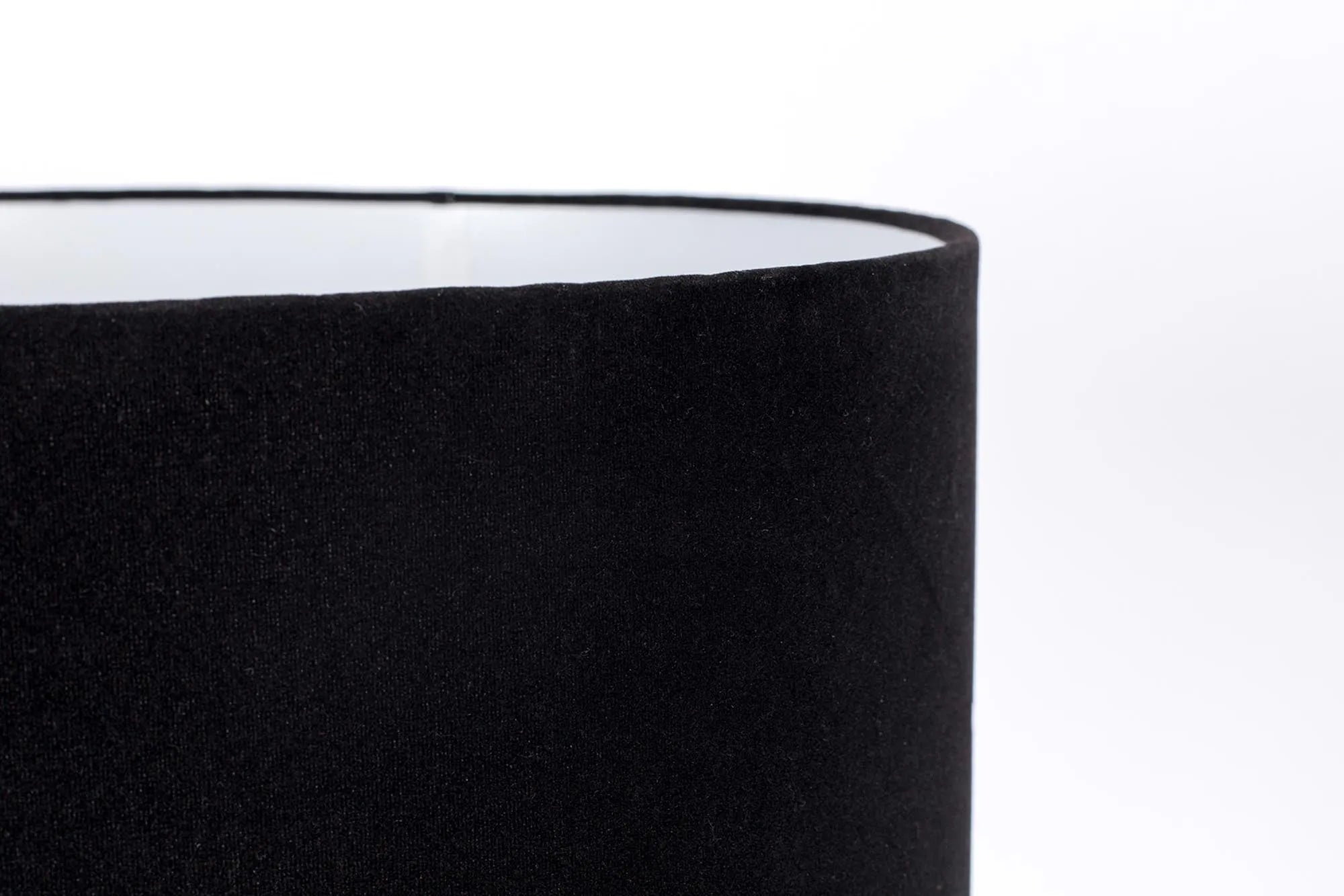 Die Totem Stehleuchte von Zuiver vereint modernes Design mit Funktionalität und ist ein stilvolles Highlight für jeden Raum.
