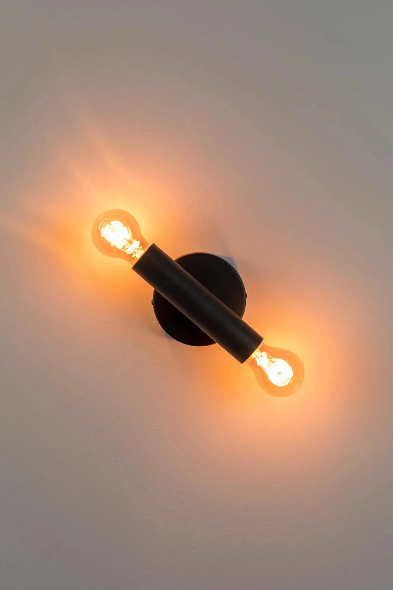 Moderne Wandleuchte Hawk von Zuiver: Design trifft Funktionalität.
