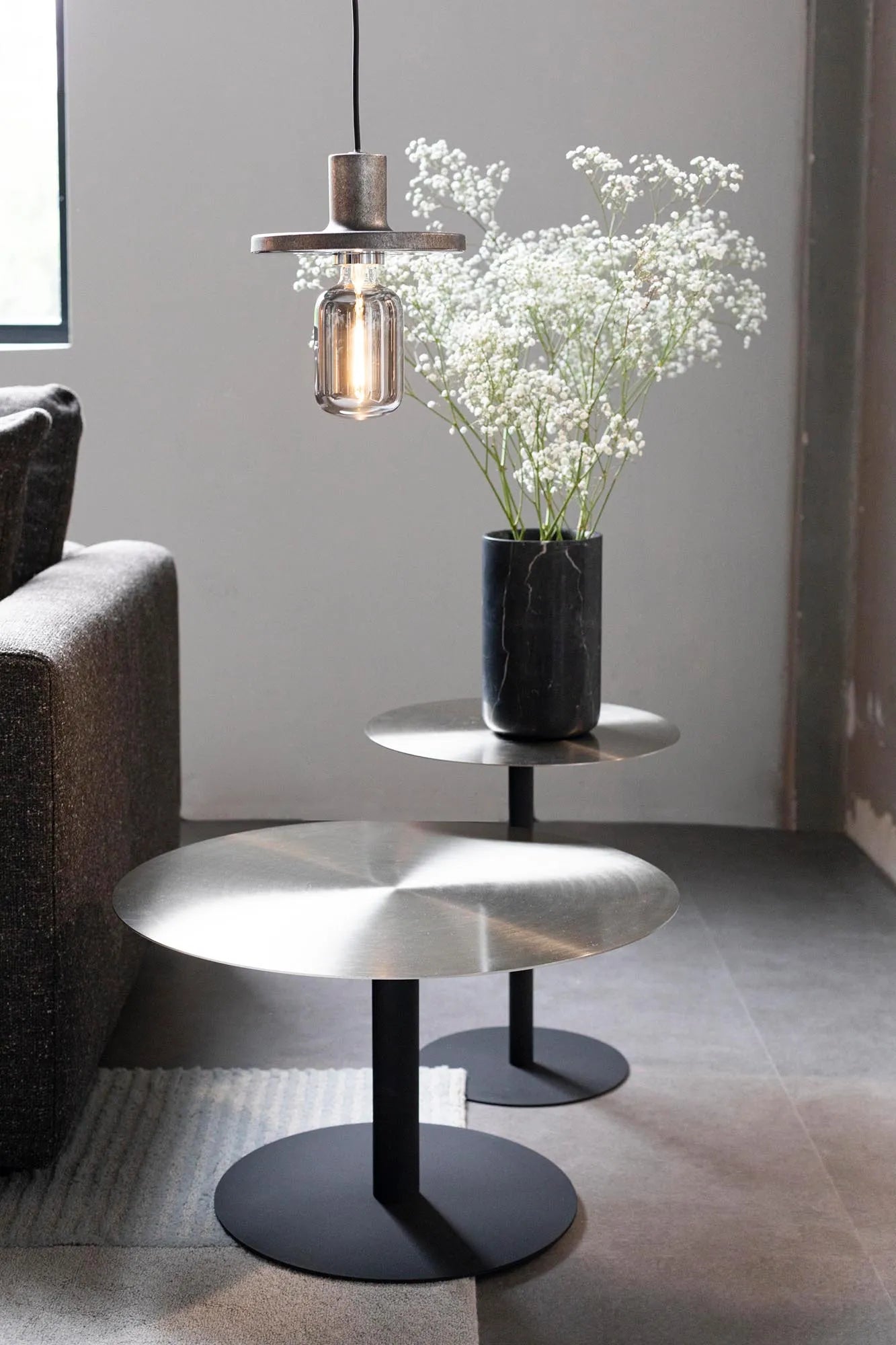Vase Fajen in Schwarz präsentiert im Onlineshop von KAQTU Design AG. Vase ist von Zuiver