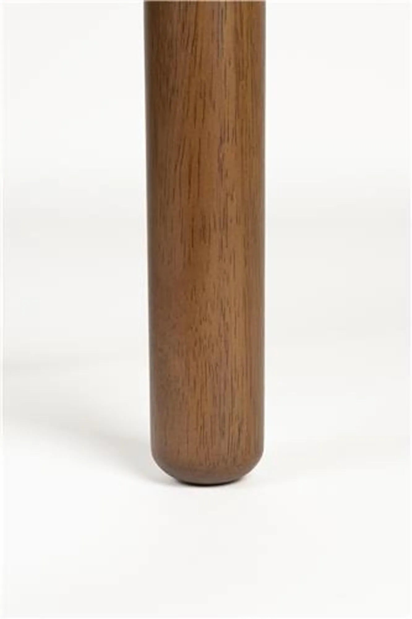 Moderner Zuiver Storm Tisch: Eichenfurnier, minimalistisches Design.