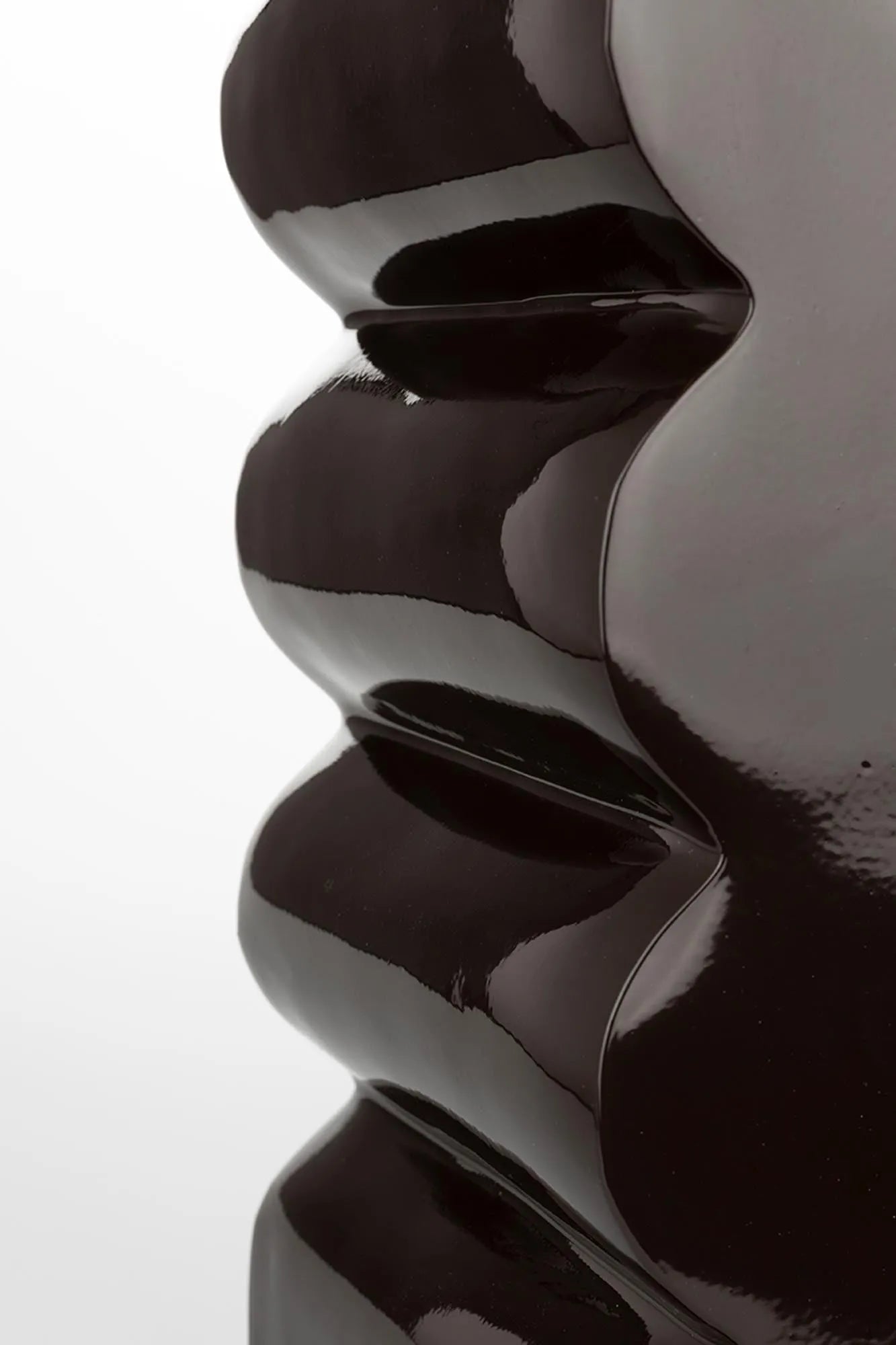 Moderner Zuiver Hocker Curves aus robustem Aluminium gefertigt.