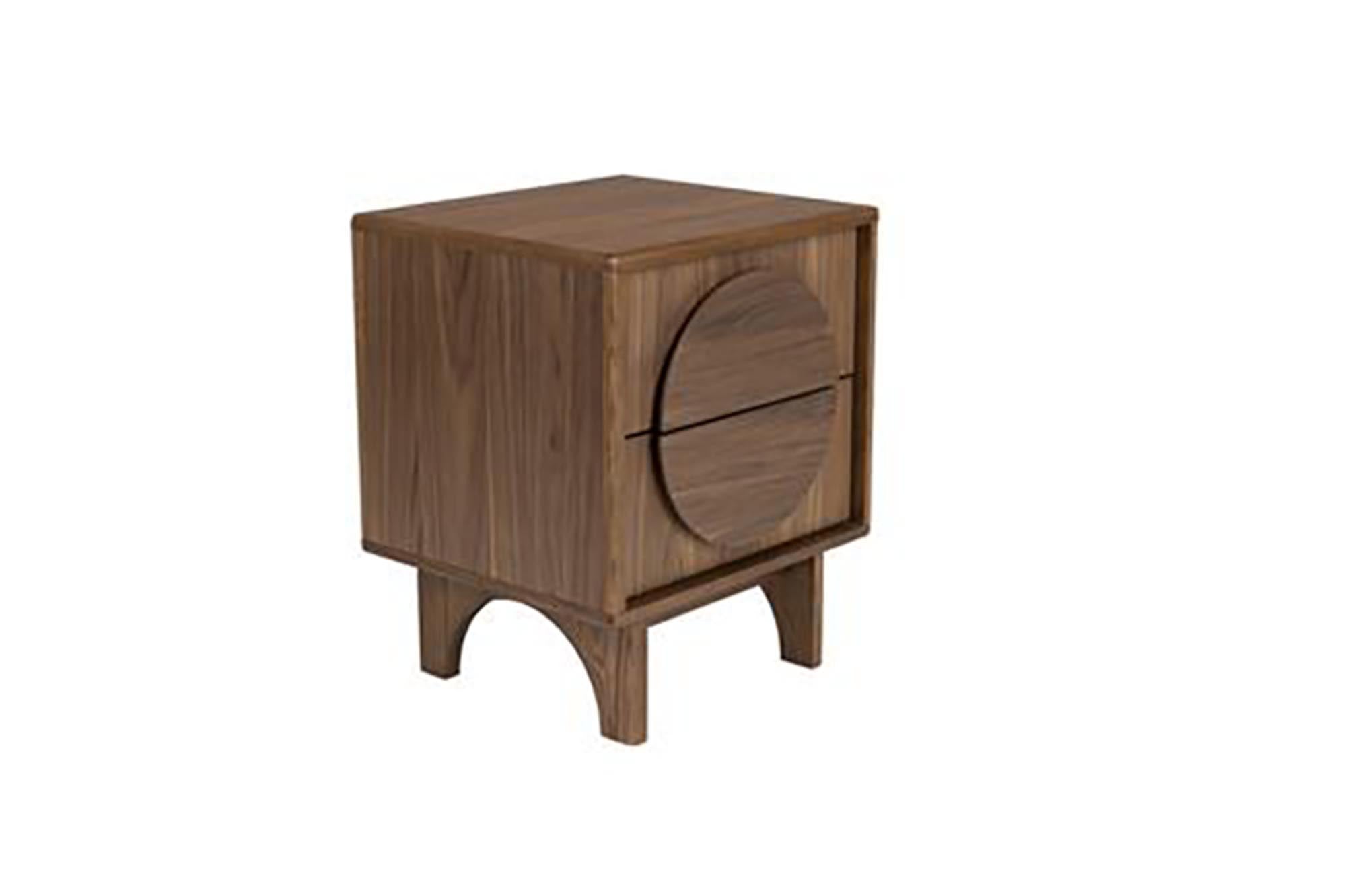 Stilvoller Beistelltisch Groove von Zuiver: Robuste MDF-Konstruktion mit edlem Furnier, ideal als Nachttisch oder im Wohnzimmer.