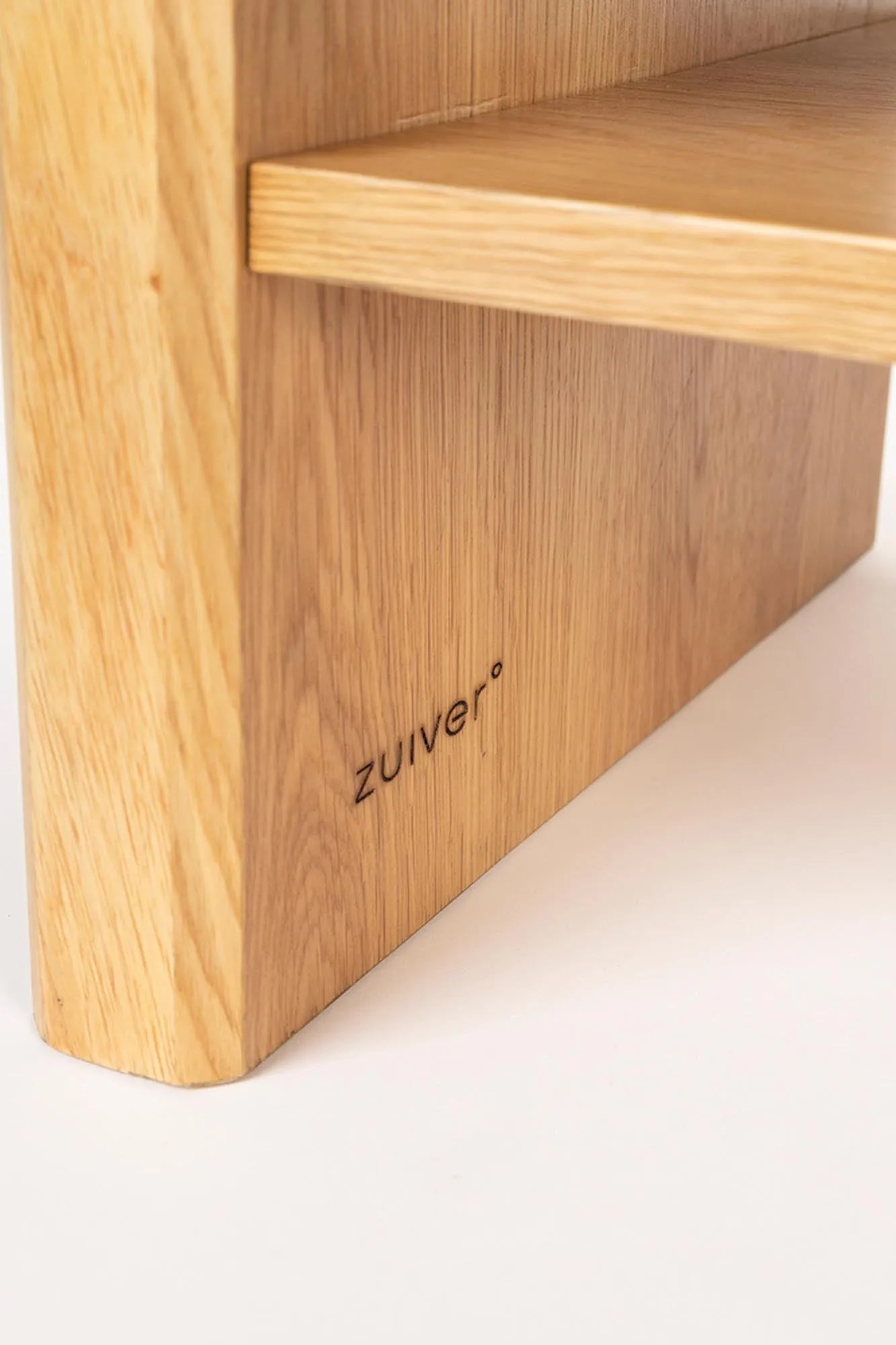 Elegantes Sideboard Brave von Zuiver: Funktionalität trifft Ästhetik.