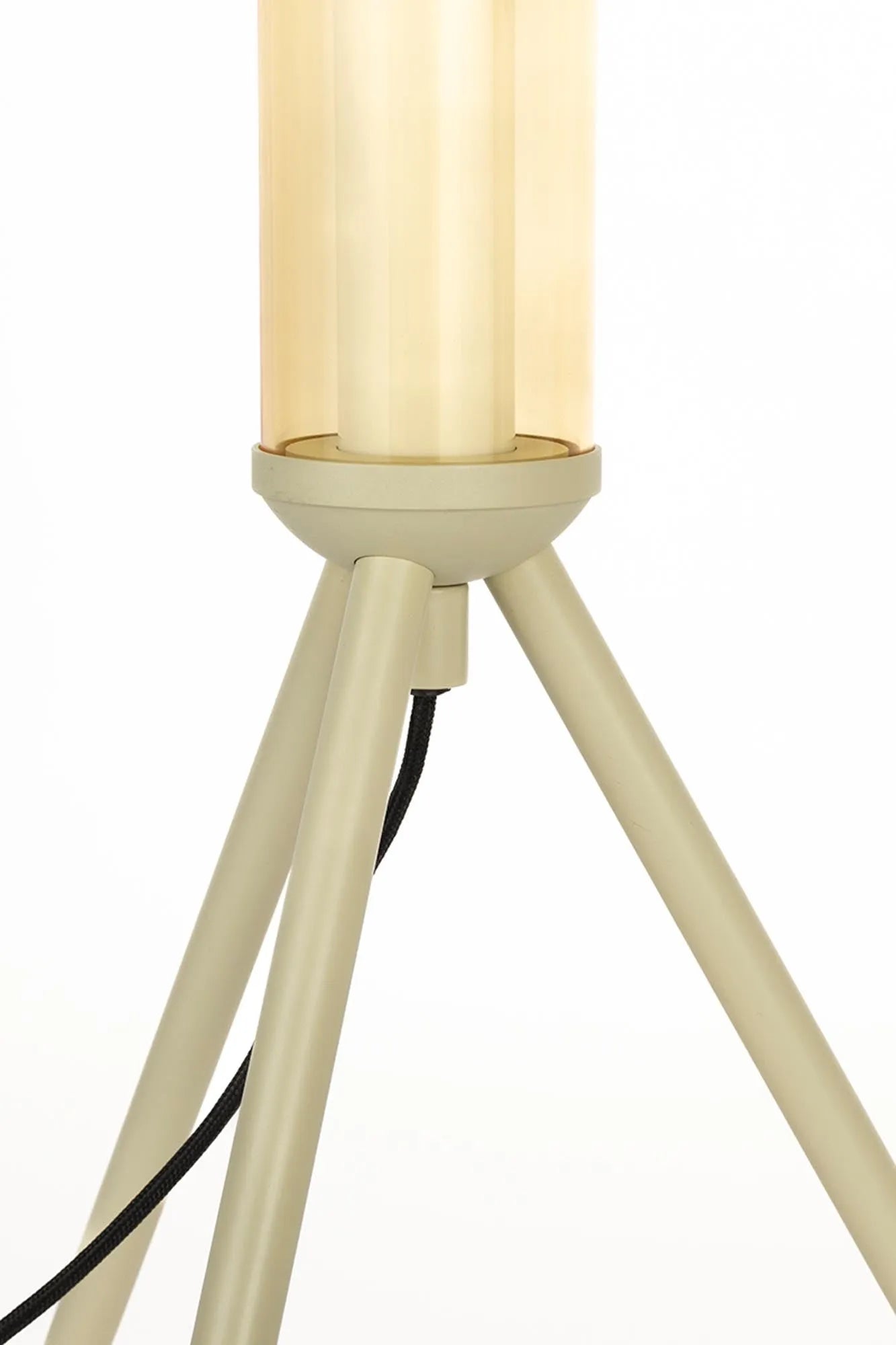 Zeitlose Stehleuchte Scotty von Zuiver in edlem Brown Rice Finish.