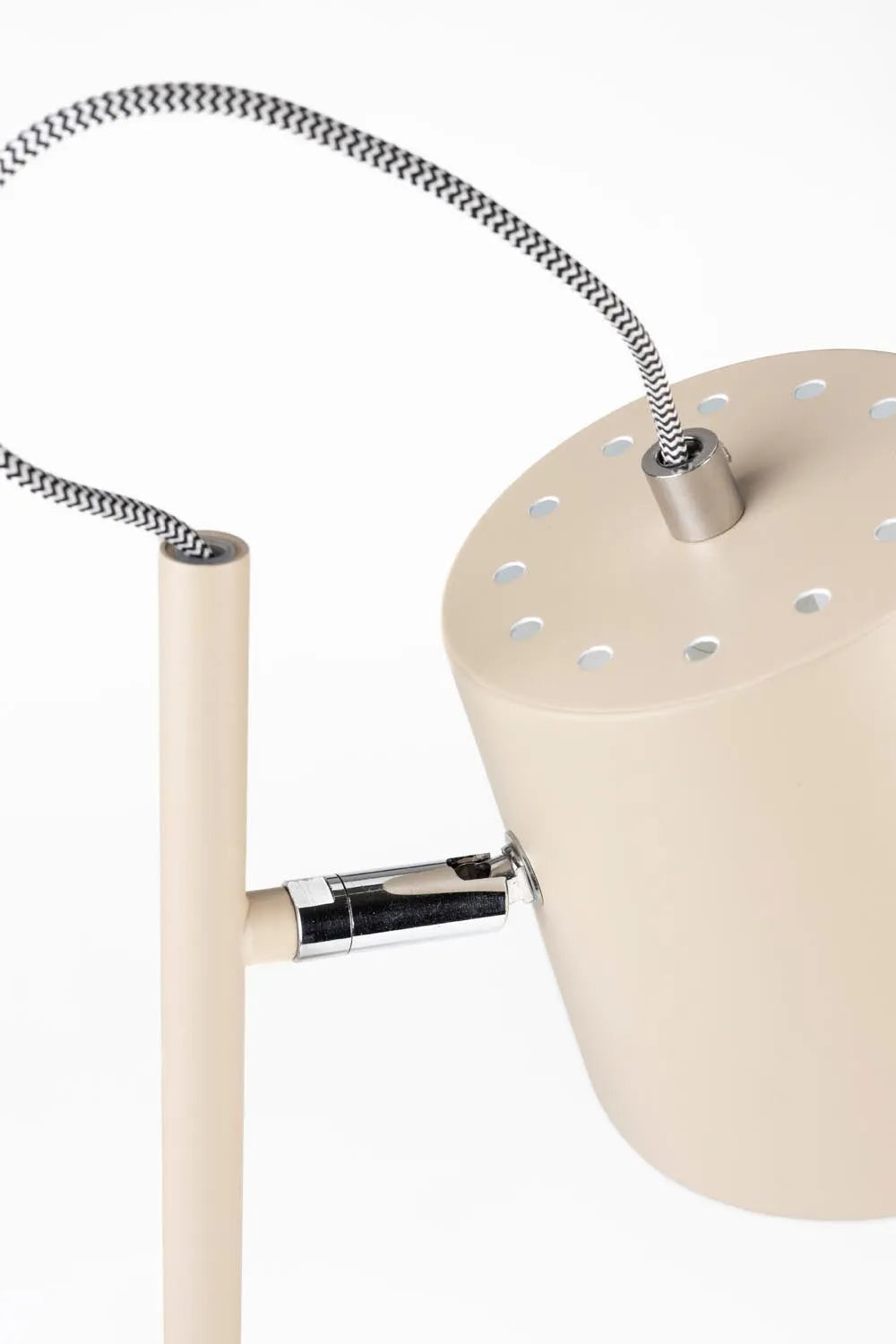 Moderne Zuiver Tischlampe mit markantem Schnallenkopf-Design.