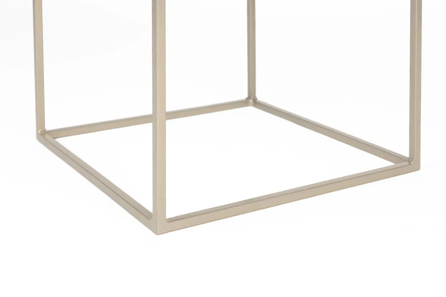 Eleganter Zuiver Stray Tisch mit edler Marmor-Optik für Ihr Zuhause.