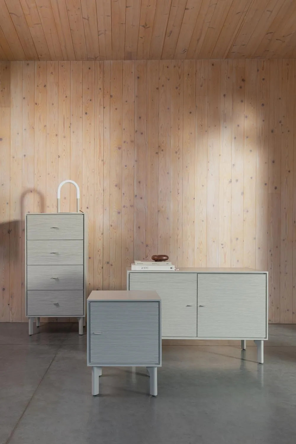 Zuiver Sideboard: Akazienholz & Rattan für moderne Wohnräume.