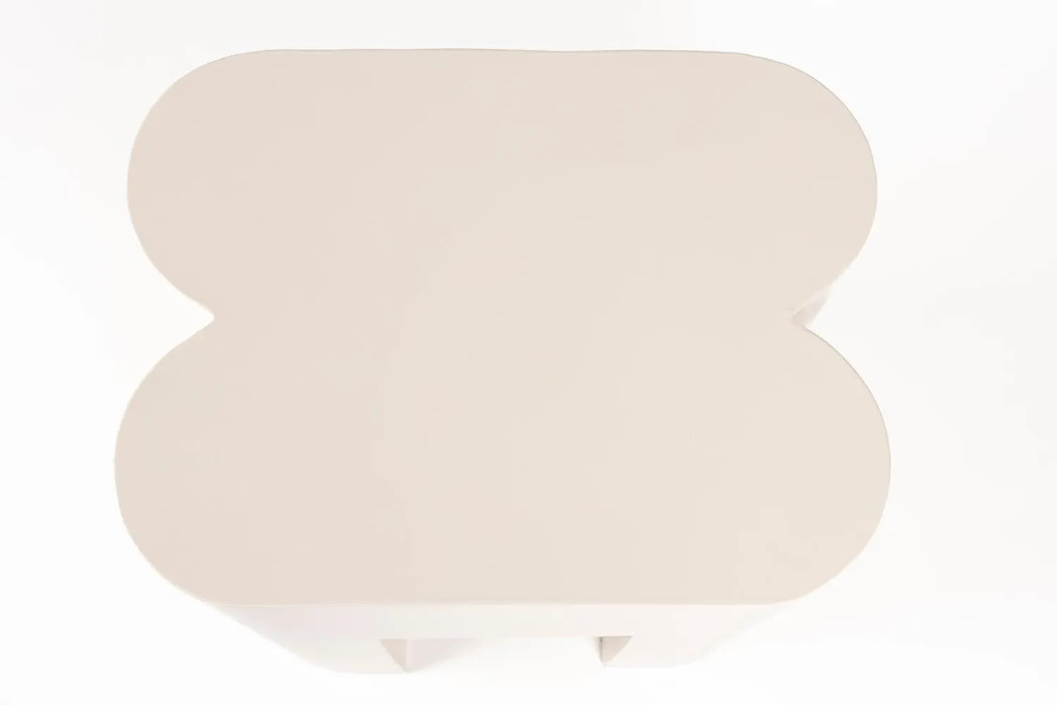 Shape Hocker von Zuiver: Stilvoller Komfort für moderne Räume.