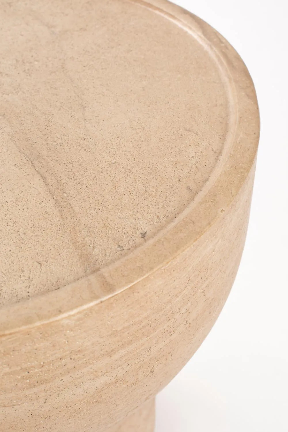Zuiver Oval Beistelltisch: Modernes Design trifft auf Funktionalität.