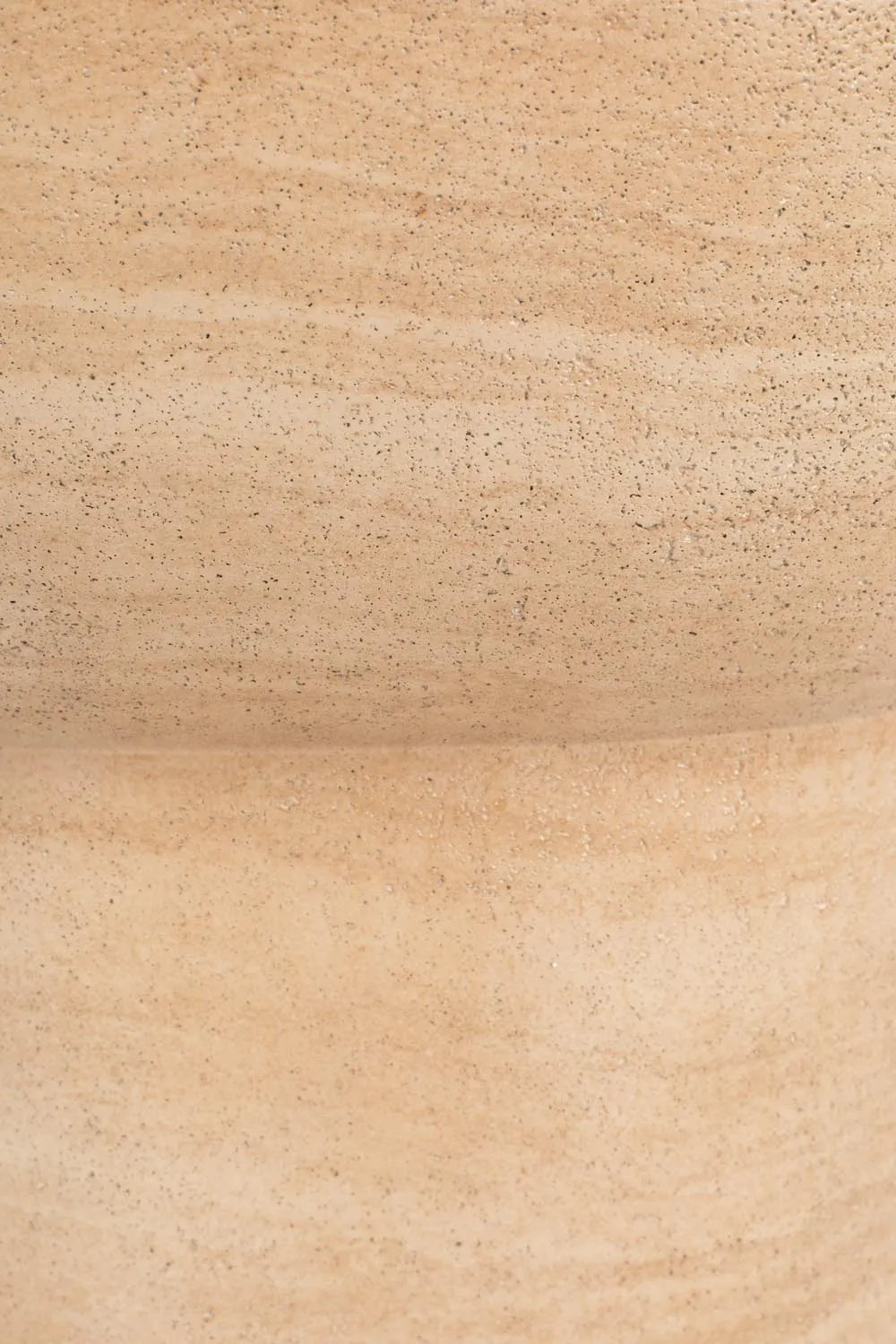 Luxuriöser Zuiver Tisch: Zeitloses Design für stilvolle Räume.