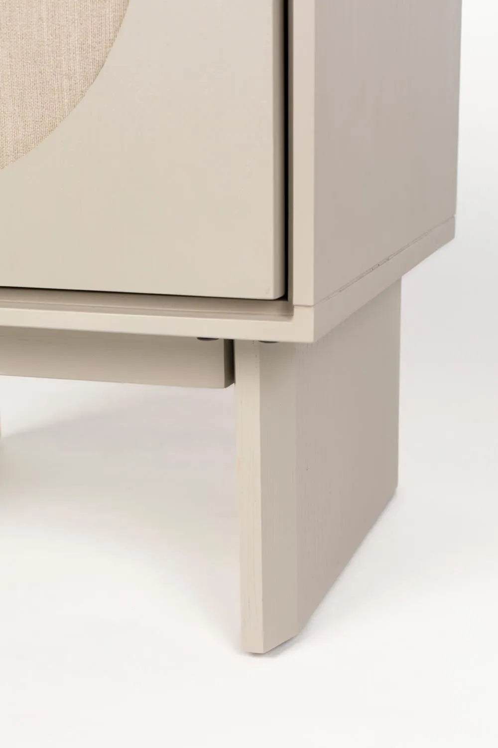 Eleganter Twin Tisch von Zuiver: Akazienholz trifft auf Stahl-Design.