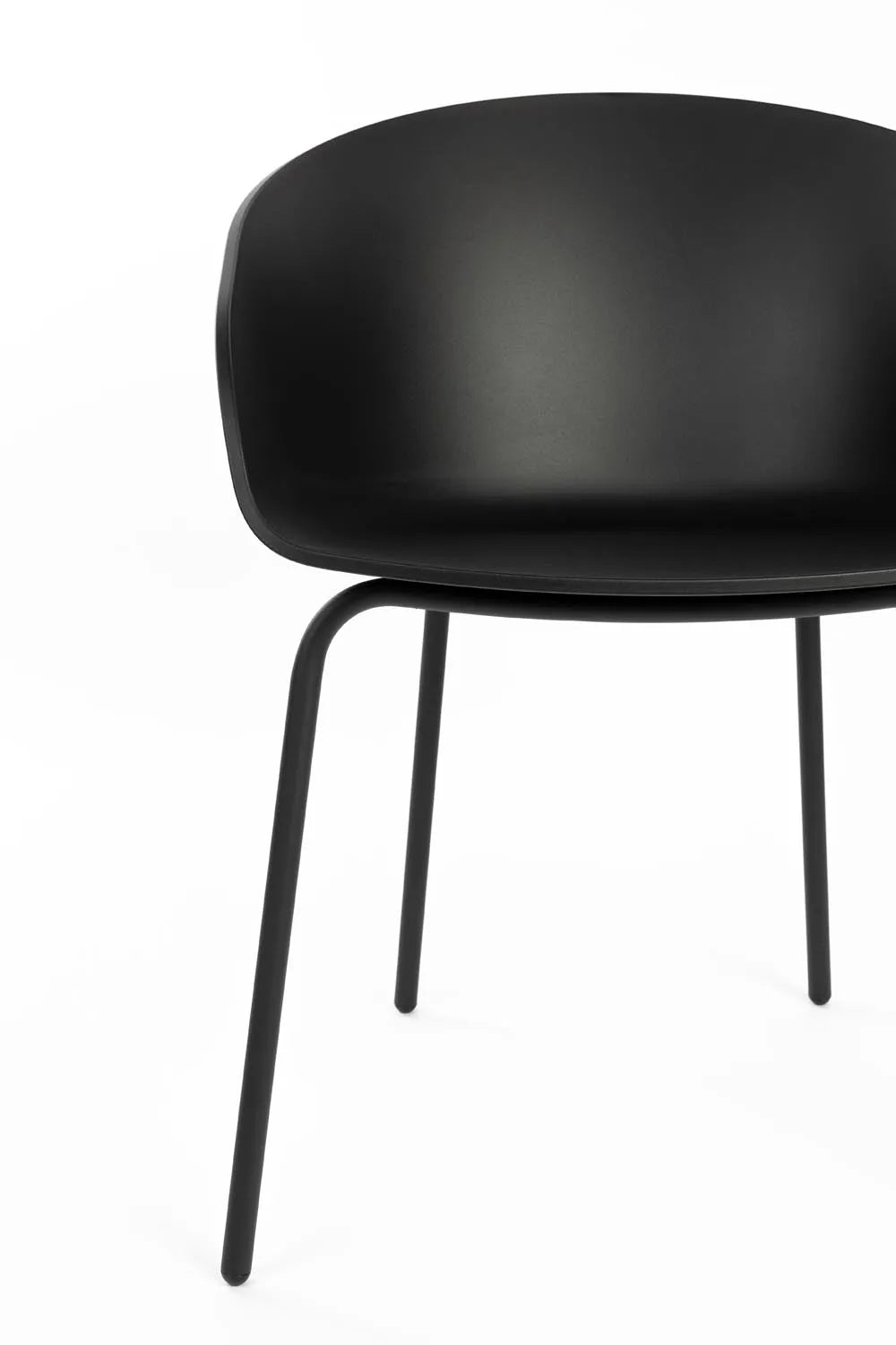 Schwarzer Zuiver Void Sessel: Minimalistisches Design trifft Komfort.