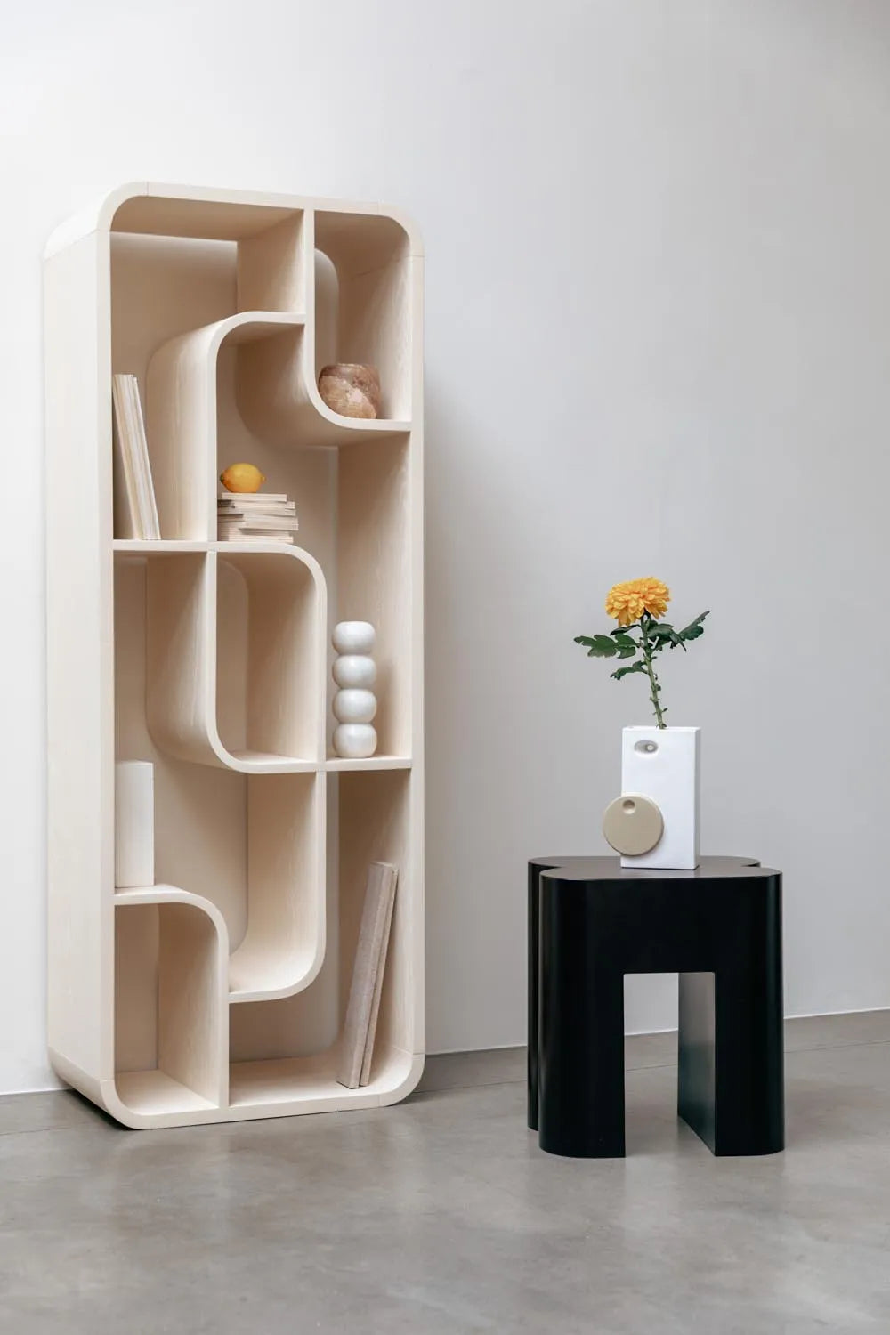 Shape Hocker von Zuiver: Eleganz und Vielseitigkeit in einem Möbelstück.
